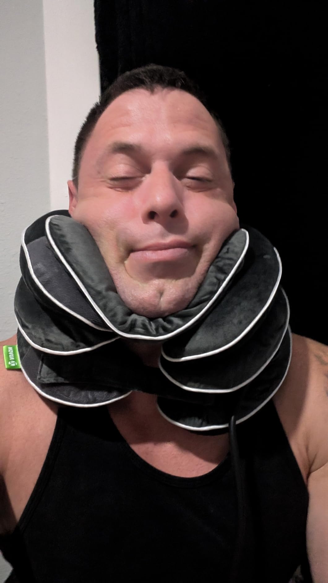 AUVON Inflatable Neck Stretcher with Chin-Up for Effective Neck Pain Relief customer photo 2