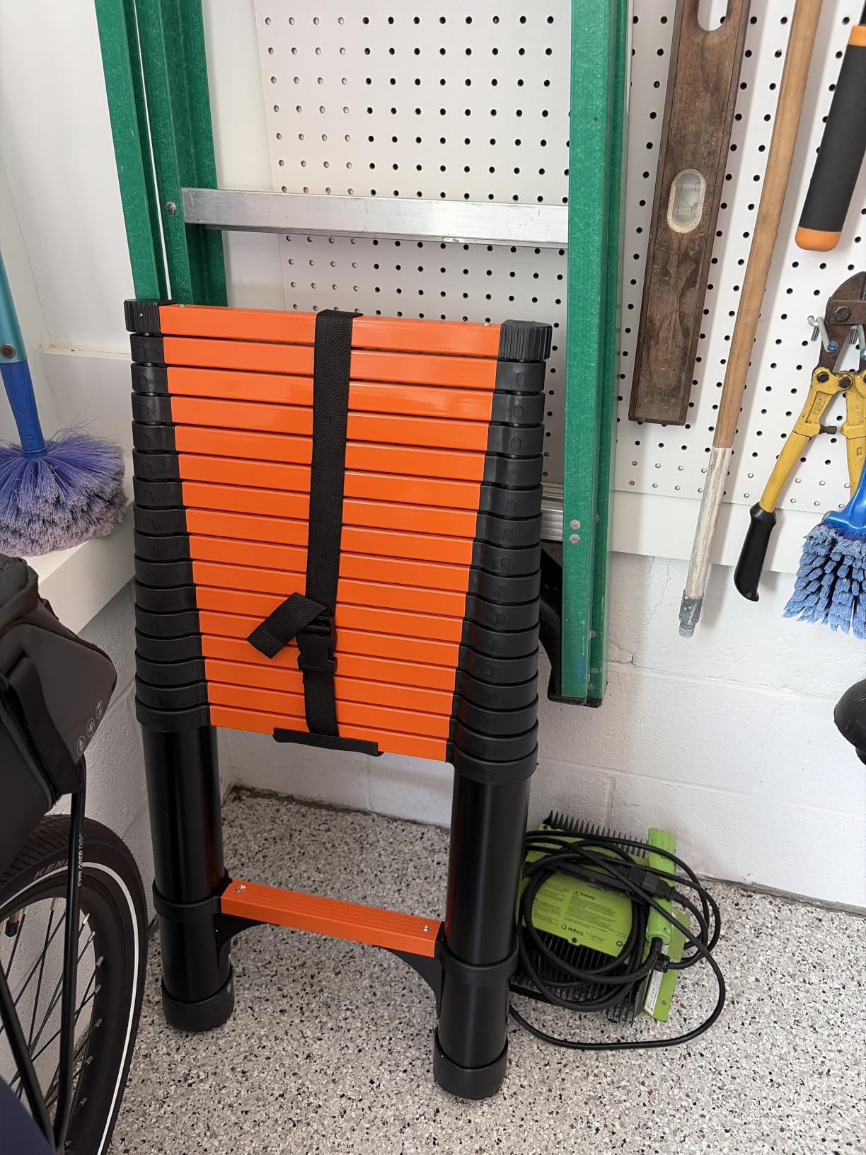 SINMEIRUN Telescoping Ladder, 16.5 FT Pro, 330 lbs Capacity; Orange customer photo 2