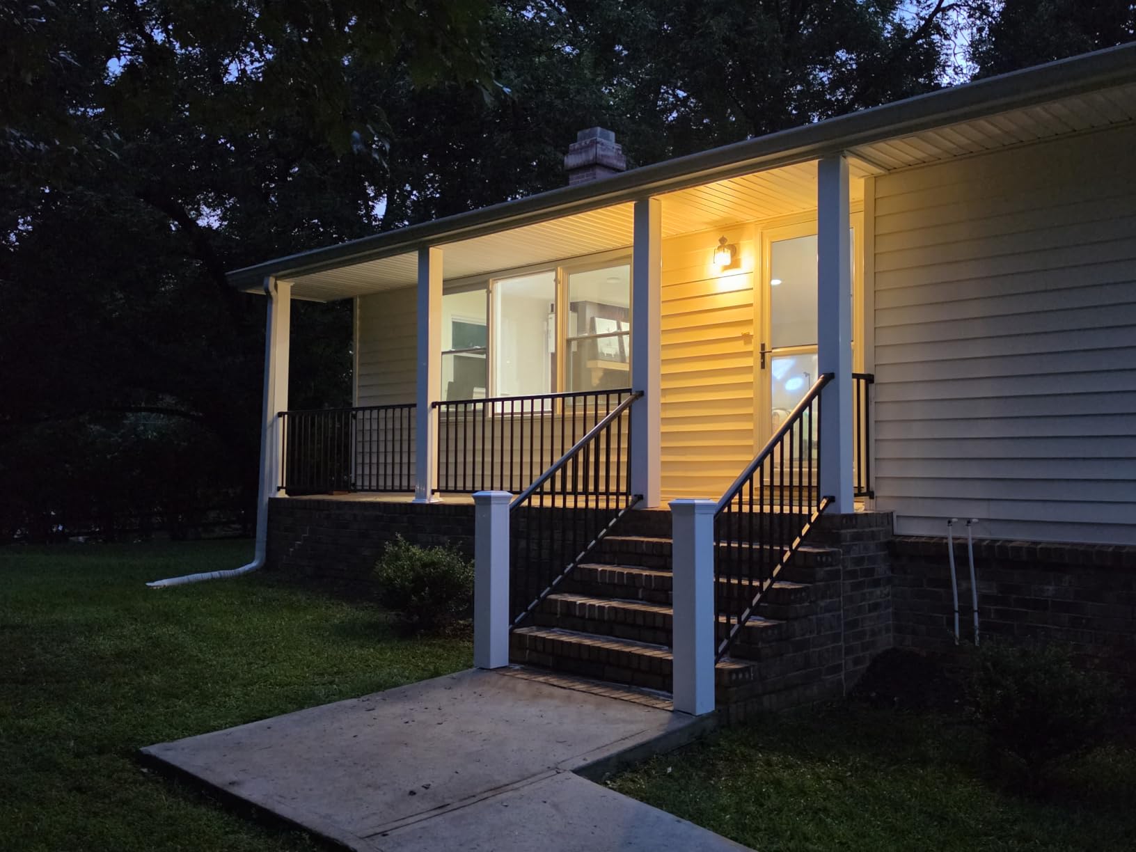 Egadis 1 Pack 36 in x 5 ft Aluminum Porch and Deck Railing Kit Without Post customer photo 1