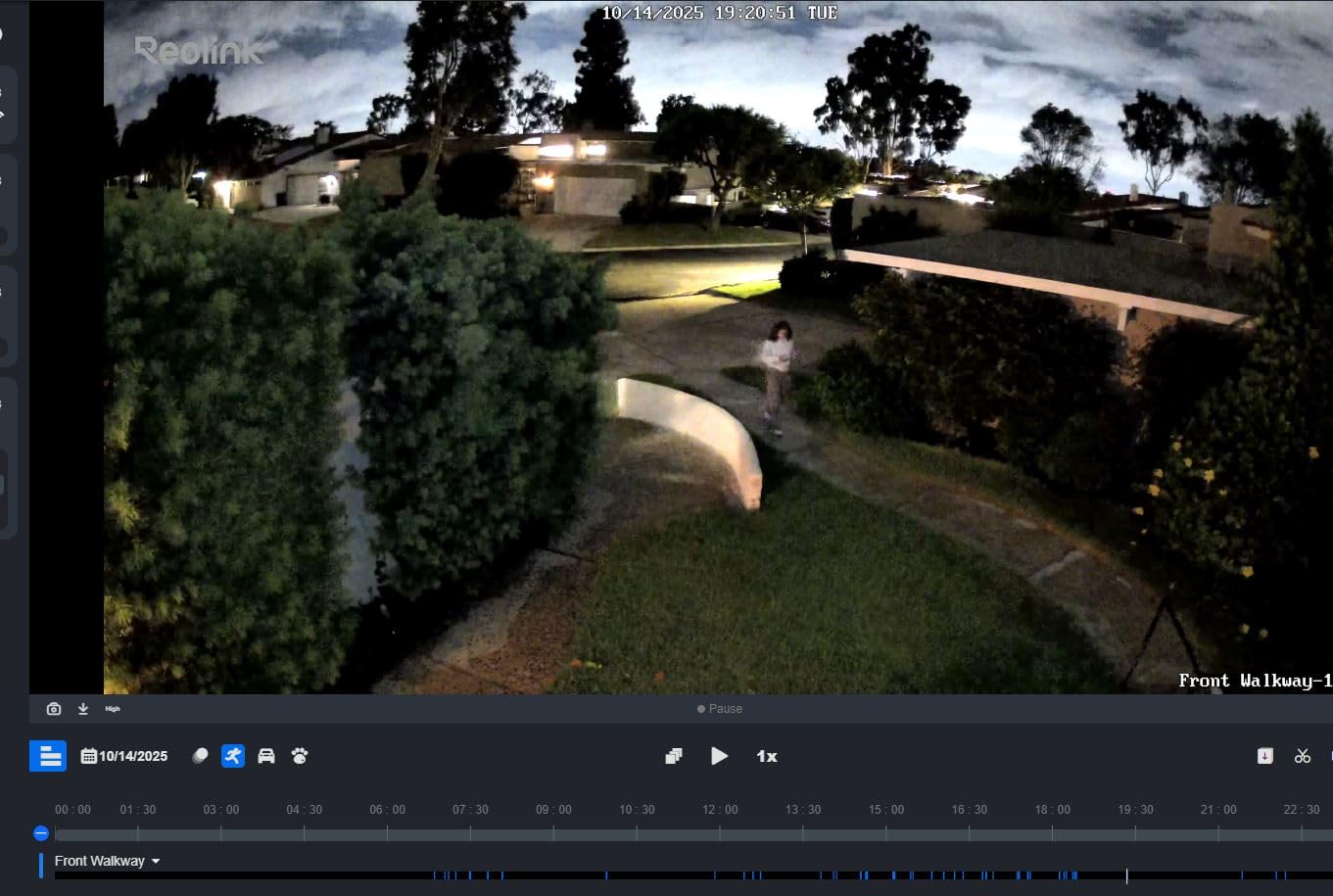 REOLINK TrackMix PoE Grey Dual-Lens PTZ Security Camera 6X Hybrid Zoom customer photo 1