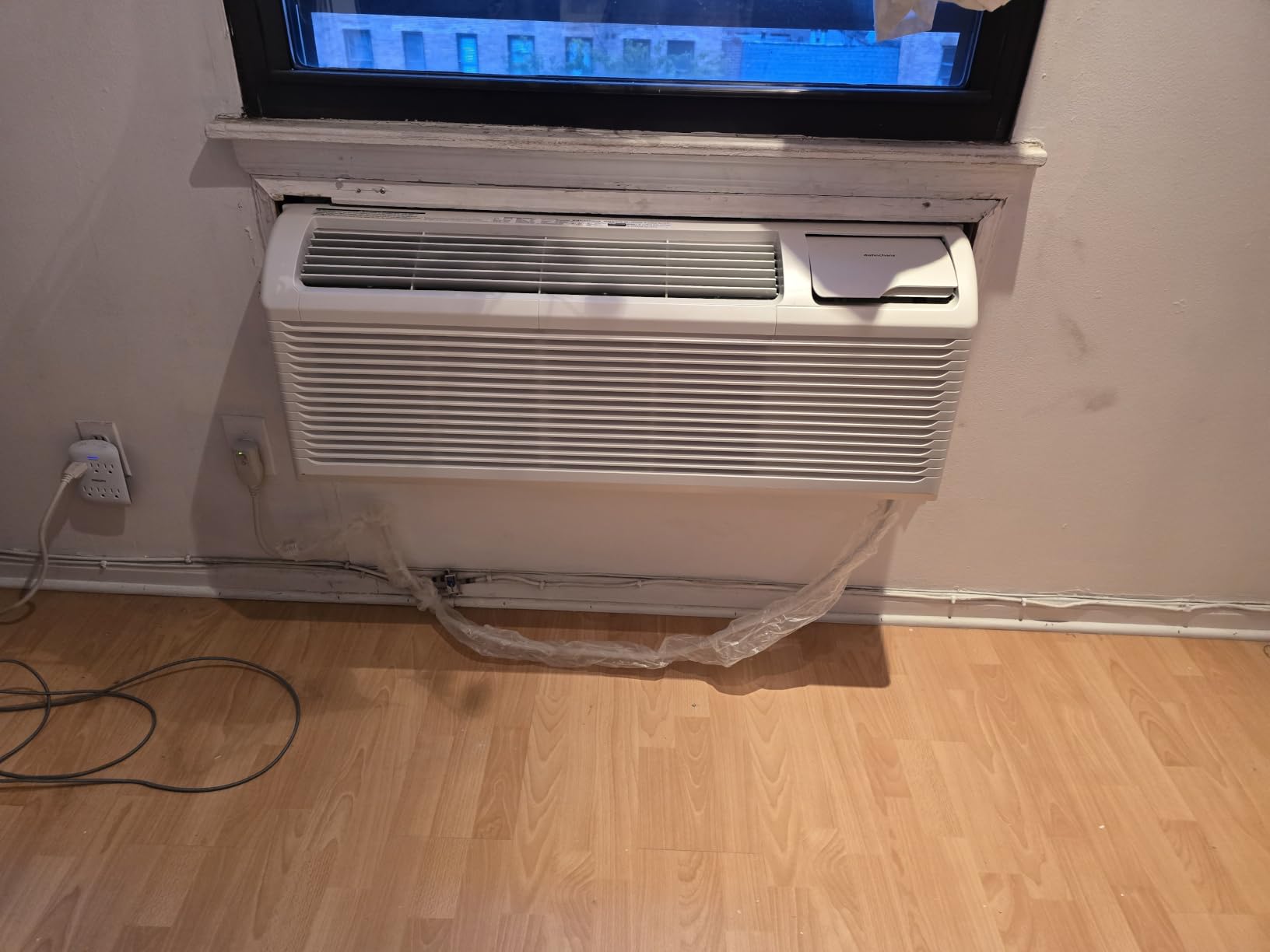 15,000 BTU Distinctions by Amana PTAC Heat Pump A/C 3.5kW | 20 A customer photo 1