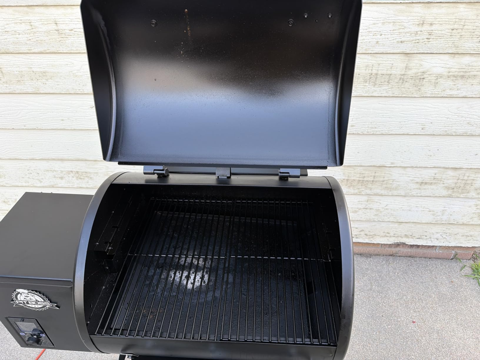 Pit Boss 700 Carbon Series Wood Pellet Grill & Smoker with LCD Digital Controller, 718-Sq. in. Cooking Space, 180F to 500F Temperature Range, Meat Probe, 13.5 lb. Pellet Hopper, Black customer photo 2