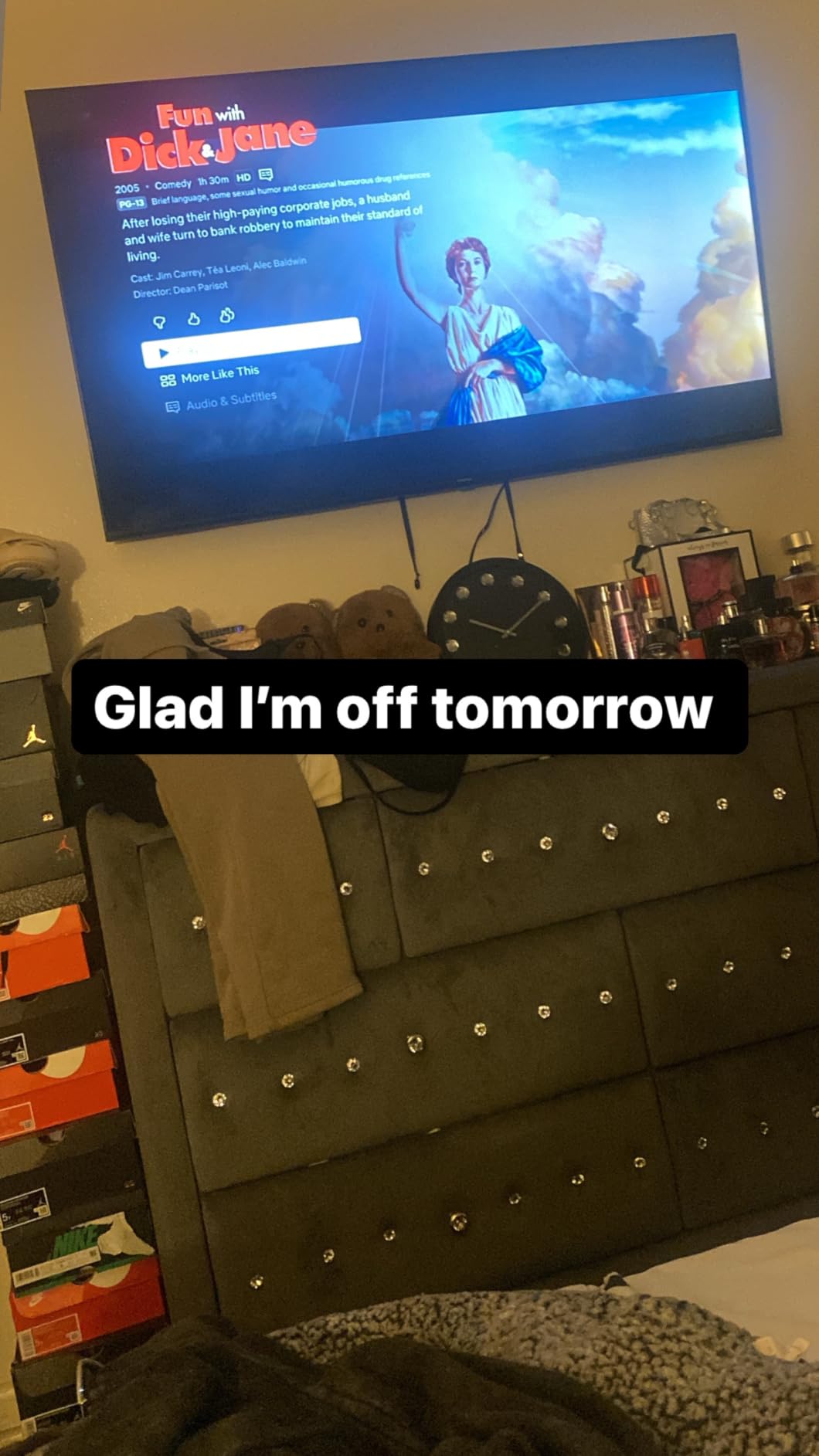 ONN 32-inch Roku Smart TV LED + Free Wall Mount with Wi-Fi Connectivity and Mobile App | Flat Screen TV Compatible with Apple Home Kit | Alexa and Google Assistant (Renewed) customer photo 1