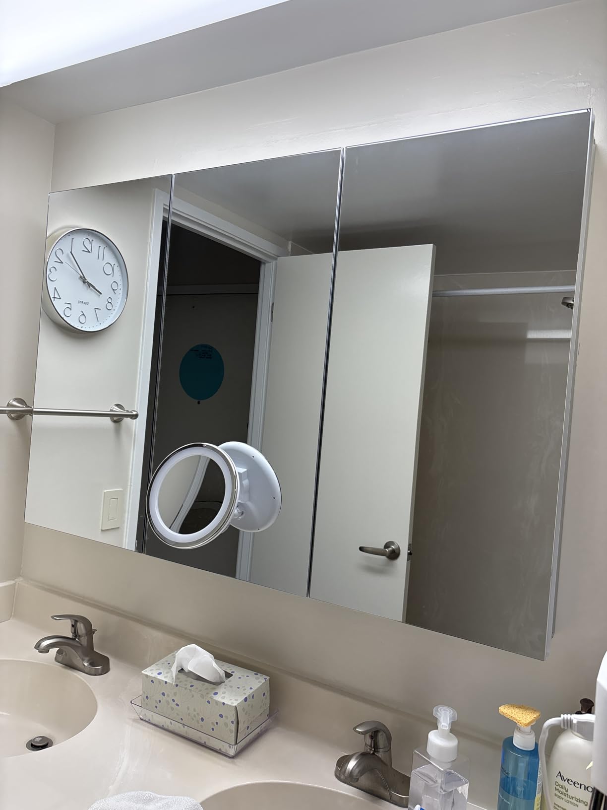 TokeShimi 14 x 18 Silver Medicine Cabinet, Aluminum Mirror Medicine Cabinet Wall Mounted or Recessed with Stepless Adjustable Amply Storage customer photo 1