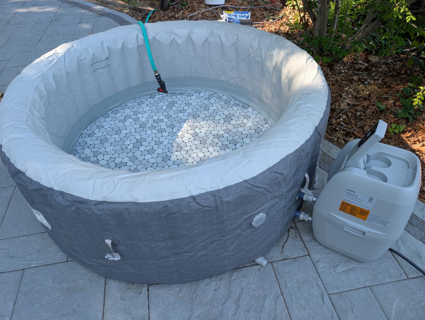 SaluSpa Hot Springs 4-6 Person Square Inflatable Hot Tub, Energy-Efficient customer photo 2