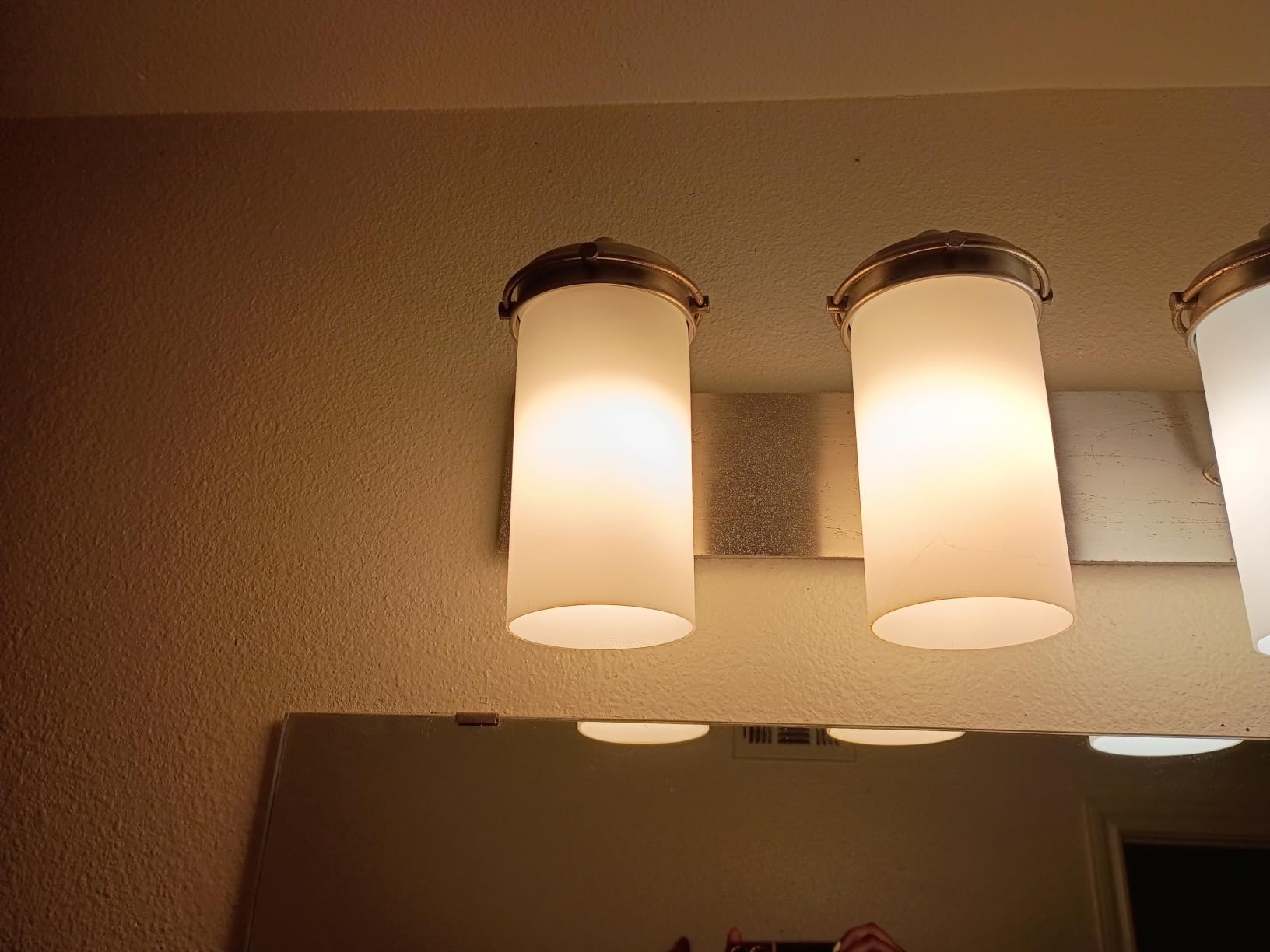 Sigalux A19 LED Light Bulbs Dimmable,60W Equivalent 750 Lumens, 2700K Soft White, E26 Base, 15,000-Hour Lifespan, 8W Energy Saving LED Bulbs, Ideal for for Living Room & Bedroom Lighting, 6 Pack customer photo 2