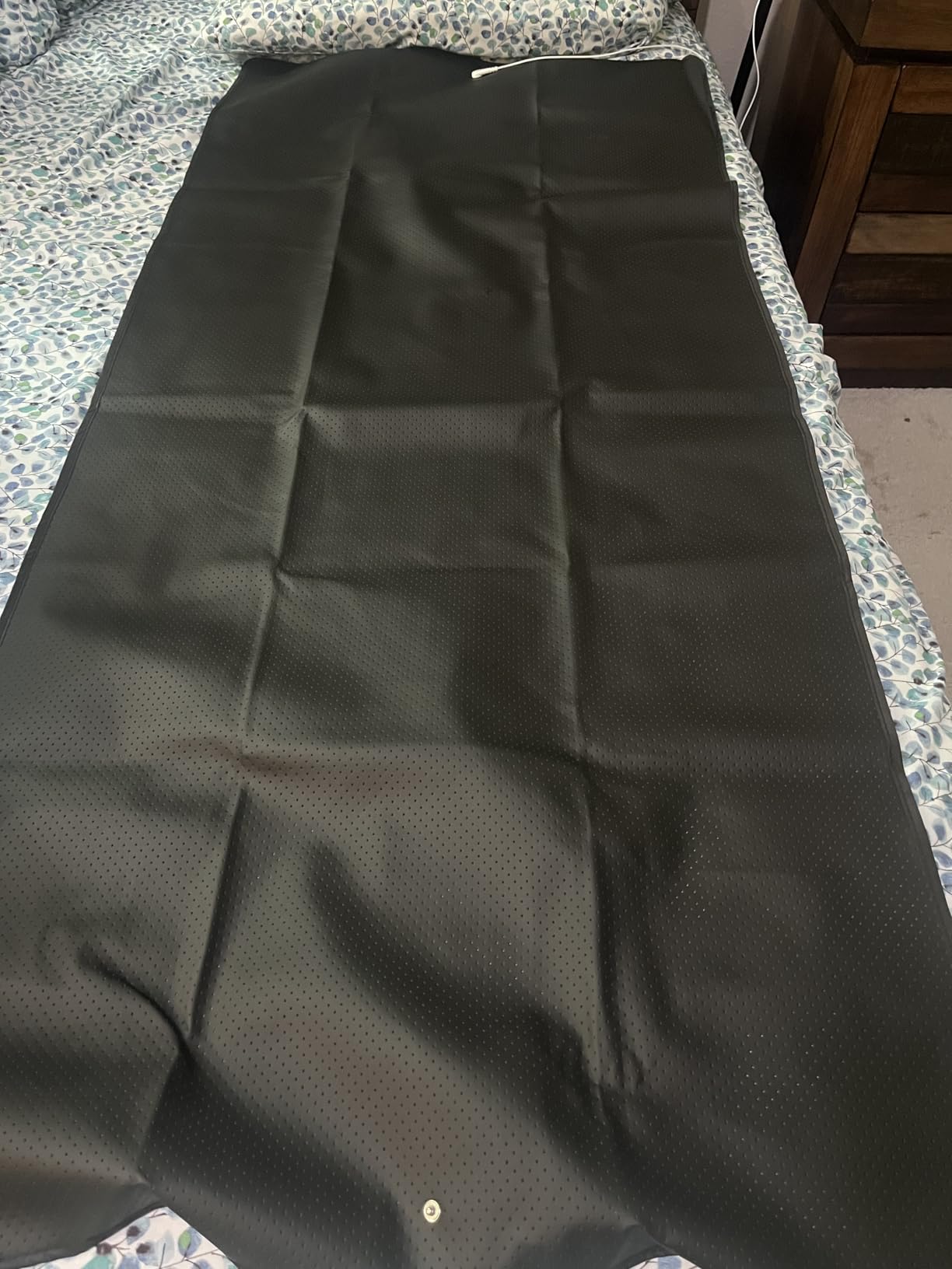 Grounding Mat for Bed with Leather, Improve Sleep, Relieve Stress & Pain, Anti-Slip & Eco-Friendly PU Leather, Includes Grounding Cord & Sleep Mask for Enhanced Rest Magnetic Therapy (King-27''×78'') customer photo 2