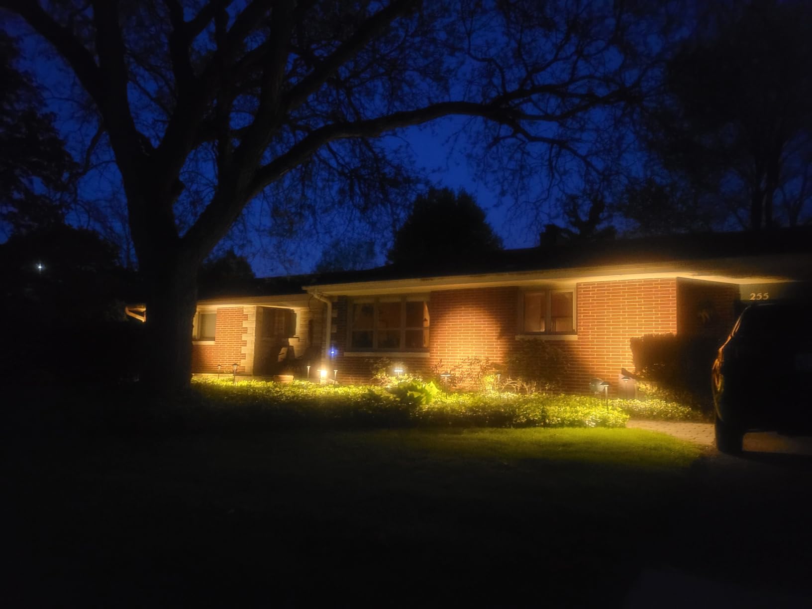 Gardencoin Complete Low Voltage Landscape Lighting Kit, 12-Pack 5W Spotlights with Smart Fastlock Connectors, 200W Transformer & 150FT Wire, Durable Aluminum Waterproof Fixture for Tree Yard customer photo 2