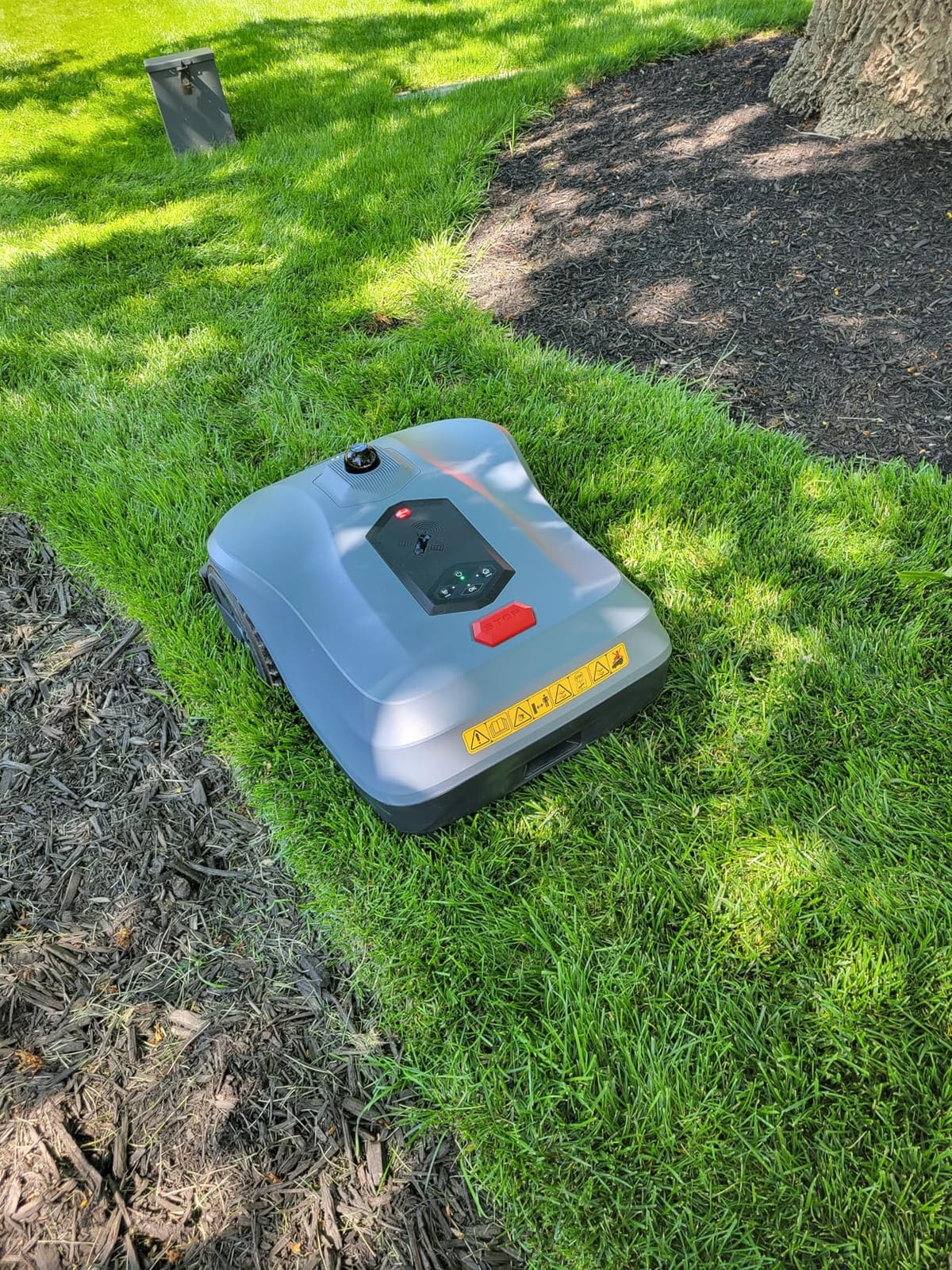 Neomow X2 360° 3D LiDAR Robot Lawn Mower, Wire Free for 1 Acre, No RTK Antenna, 4G App Control, GPS Anti-Theft, 13Ah, IPX6, Supports Upgrade AI Bionic Triple Vision Module for Auto-Mapping customer photo 2