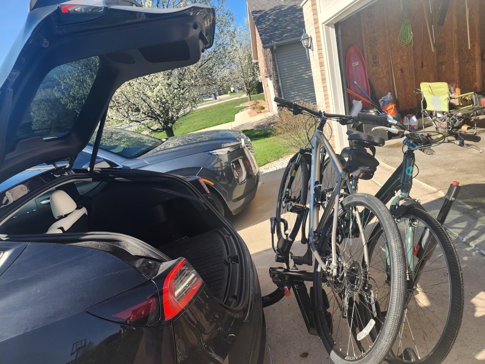 Yakima HoldUp 2-Bike Platform Hitch Mount Rack, Fits 2 in. Receivers customer photo 1