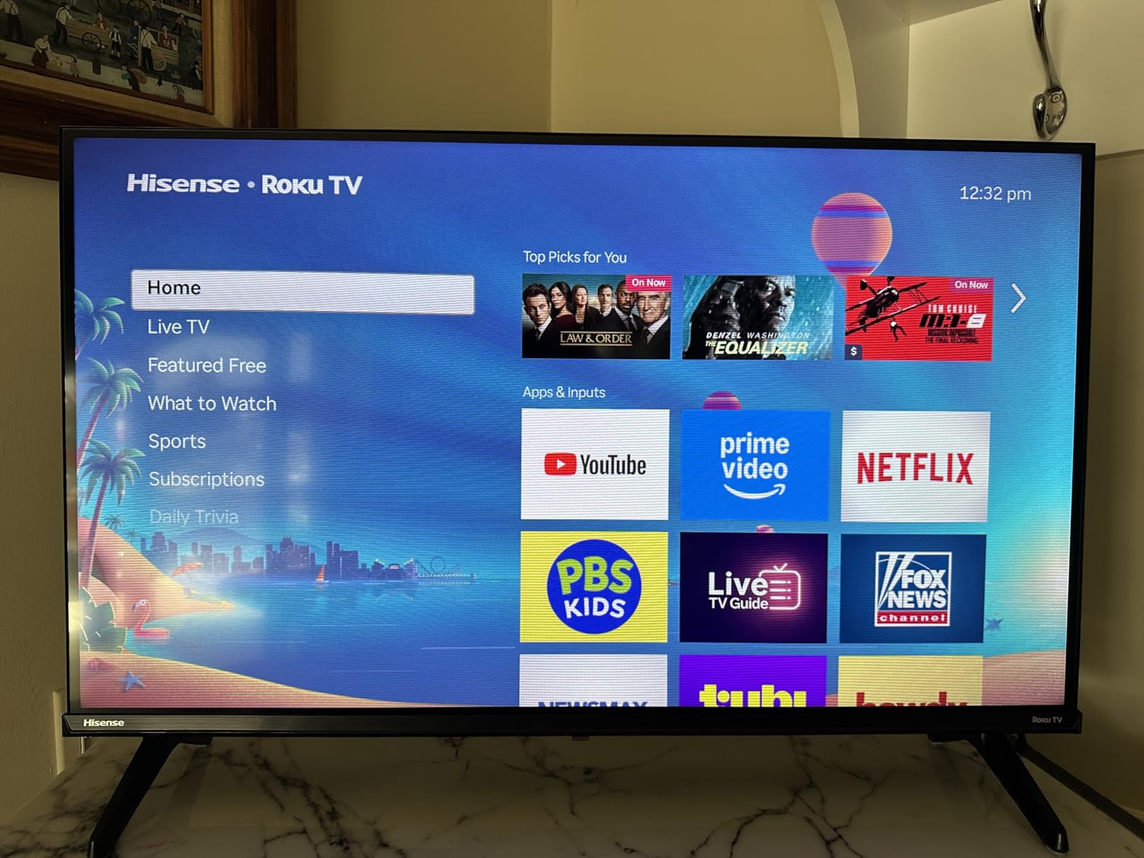 Hisense 32-Inch Class QD4SR Series Hi-QLED HD Smart Roku TV (32QD4HSR, 2026 Model) – Hi-QLED Color, Dolby Audio, Compatible with Alexa, Full Array LED, Slim Bezel Design customer photo 1