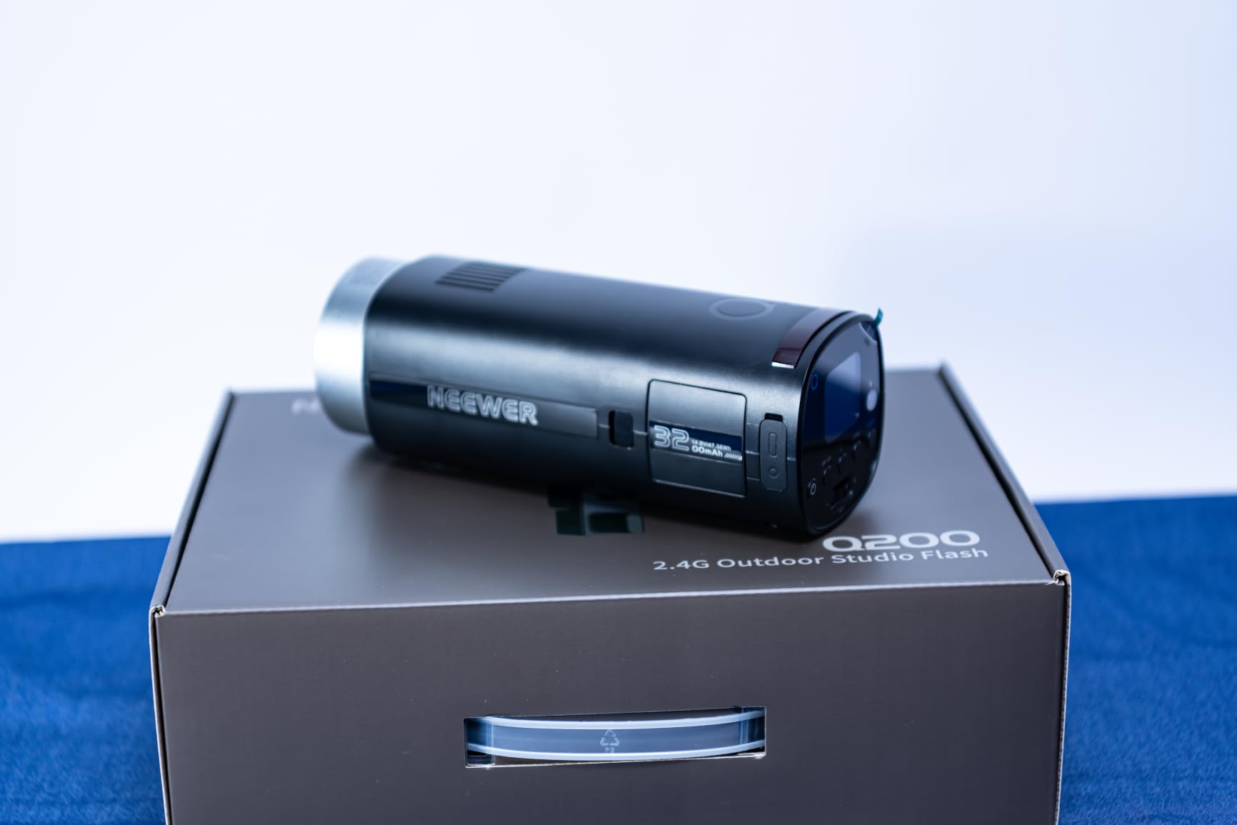 NEEWER 200Ws 2.4G TTL Outdoor Strobe Flash Compatible with Godox, 1/8000s HSS Portable Studio Photography Monolight with Modeling Light/3200mAh Battery/750 Flashes/1.5s Recycle, Q200 customer photo 1