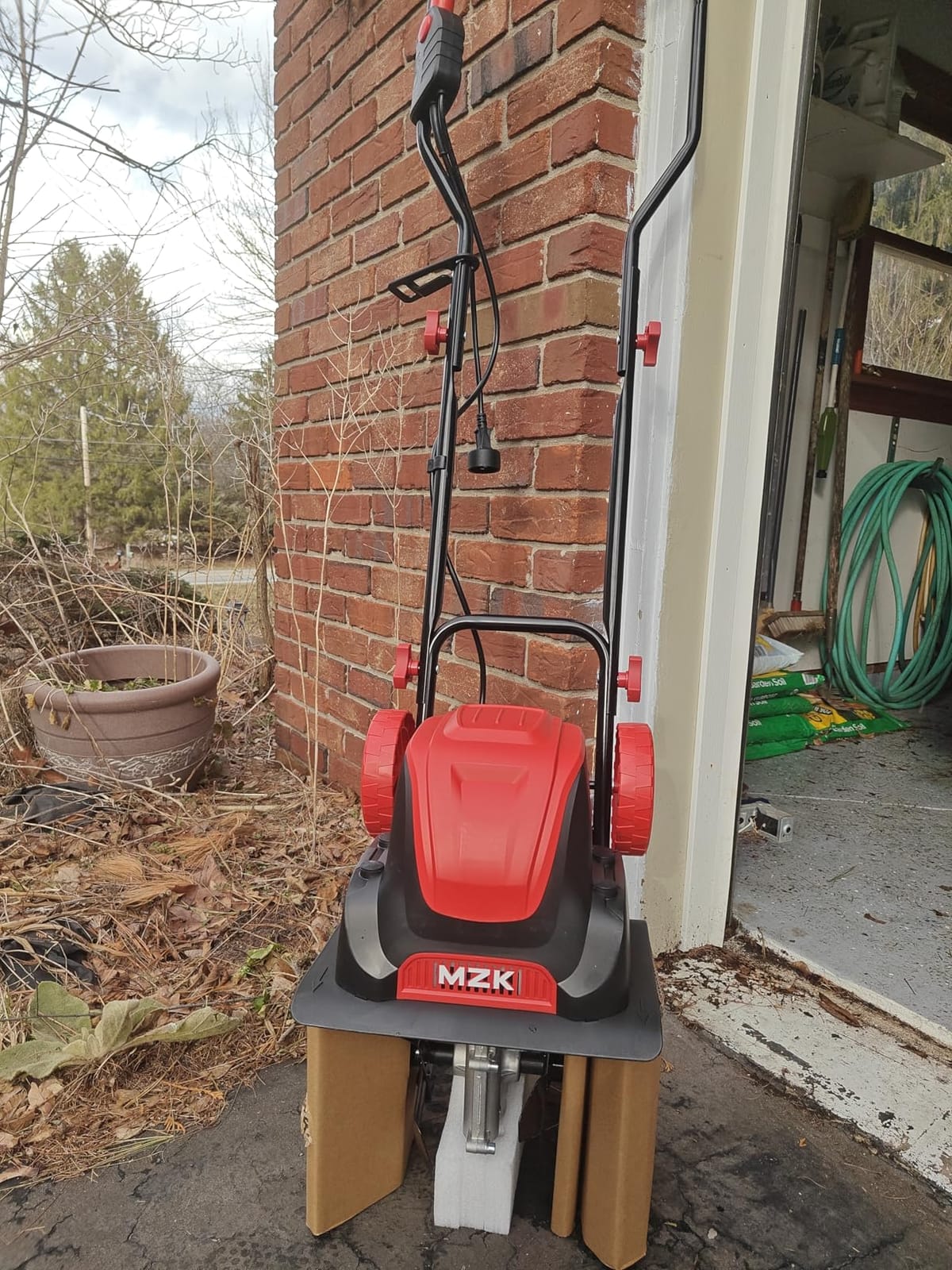 MZK 12-Inch 10.5A Electric Tiller Cultivator,Garden Rototiller 8-Inch Depth customer photo 2