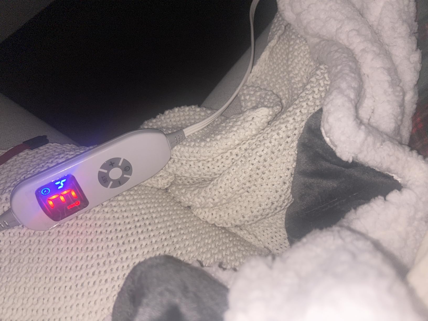 ESTINGO Wearable Heated Blanket Electric Throw, Heated Shawl with 6 Heating Levels and 1-4 Hours Auto Off, Heated Hoodie Women for Mom Women Seniors Grandma 50