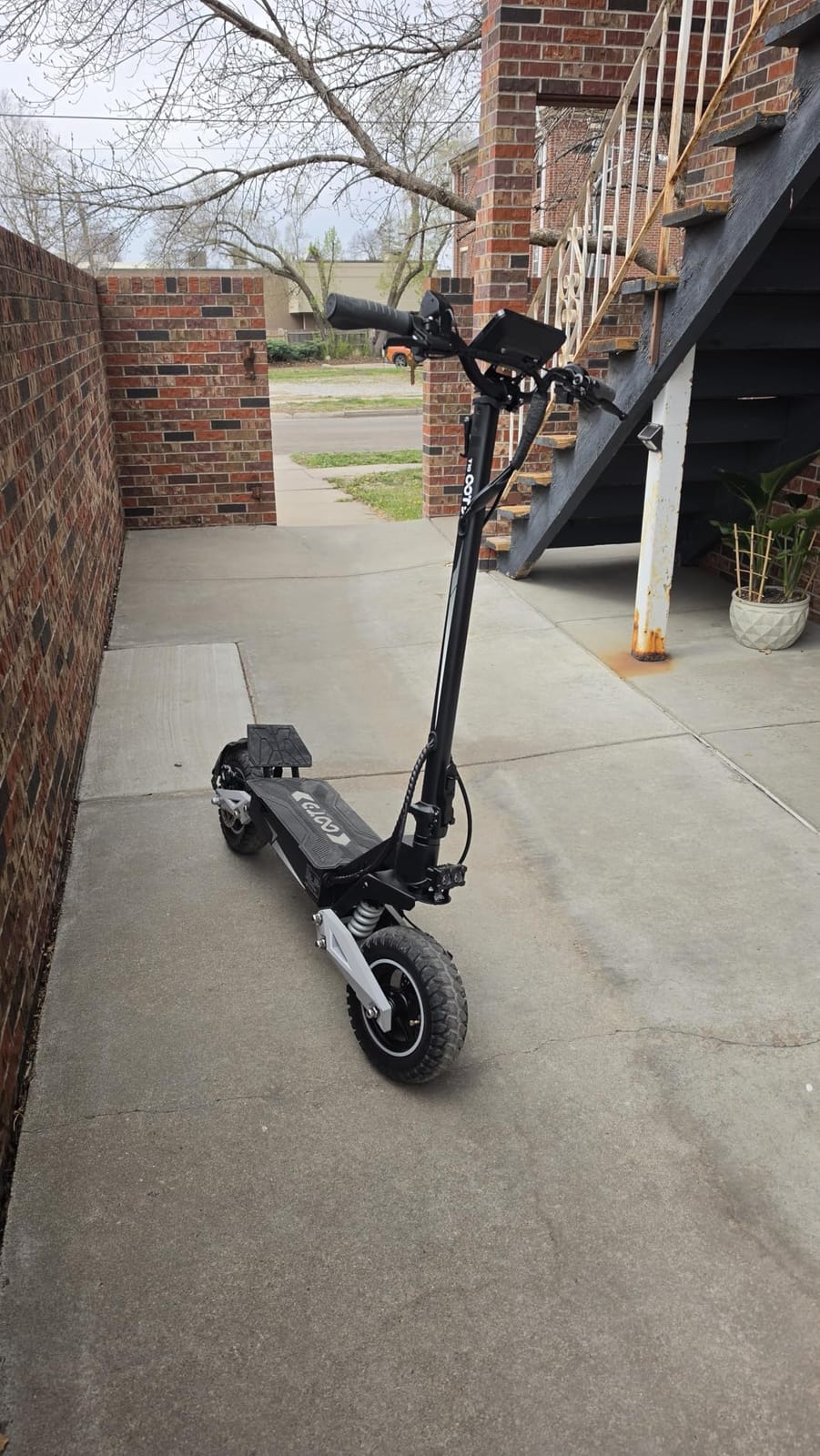T10 Electric Scooter for Adults, 48V 18AH Battery Up to 46 Miles Long Range & Powerful Motor, 31 MPH Max Speed, 11 Inch All-Terrain Tires Folding Commuter E Scooter with Dual Suspension & LCD Display customer photo 1