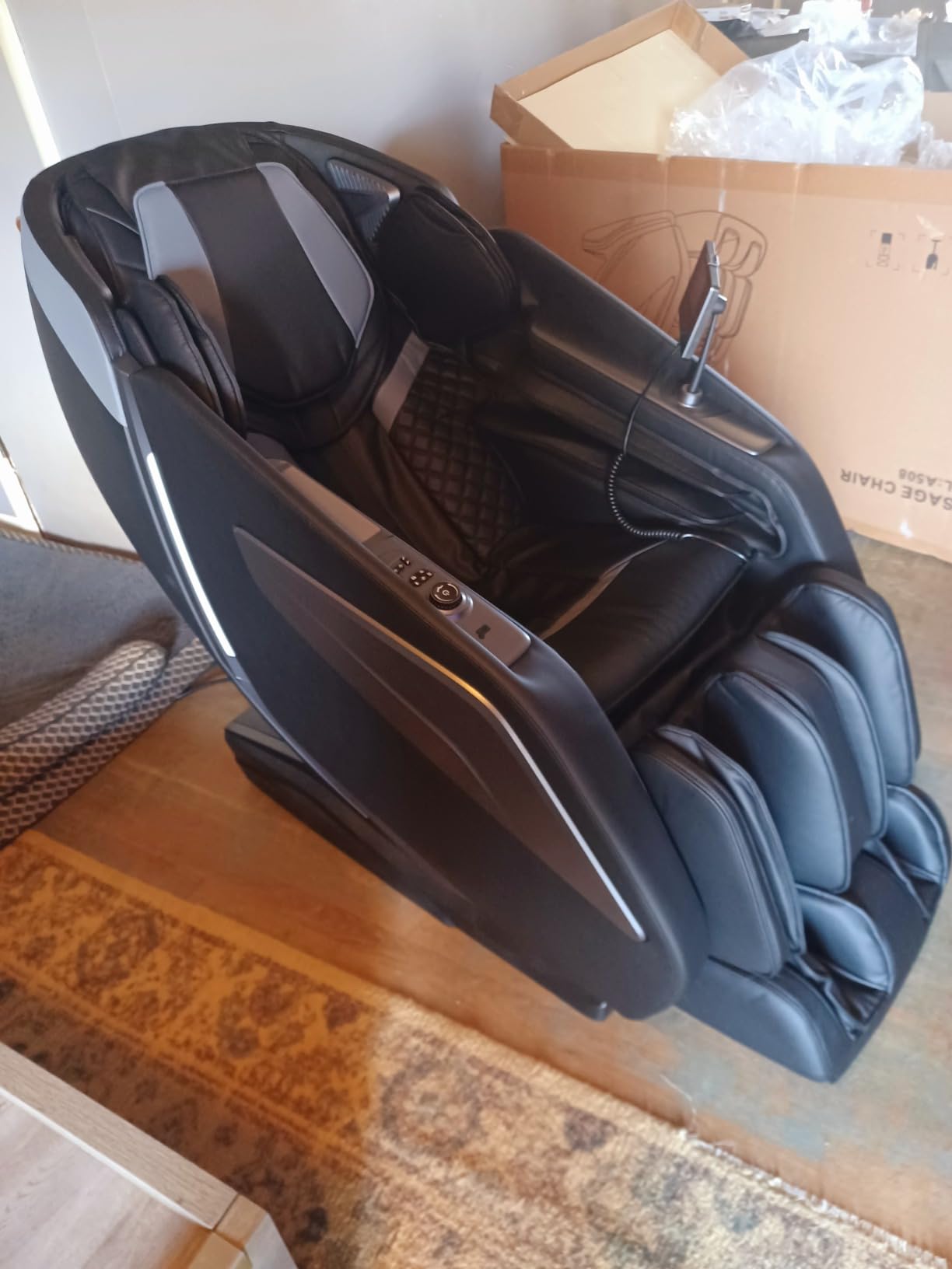 Massage Chair Full Body Zero Gravity, 3D SL-Track Shiatsu Massage with Unique Rocking Sleep Mode, Upgraded Calf & Knee Massage (+11cm) for Tall People, Wireless Charging &Touch Screen,Black. customer photo 1