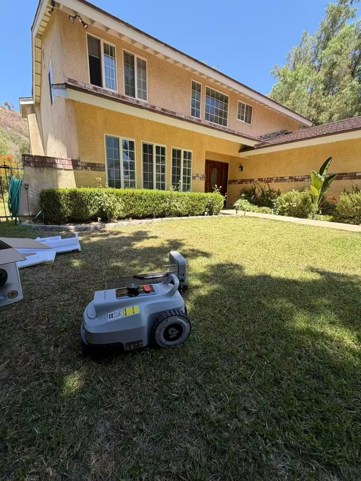 L2500-NEO Robot Lawn Mower for 0.9 Acres, NetRTK + AI Vision Lawnmower Robot, Wi-Fi HaLow Connectivity, No Boundary Wire, AI Obstacle Avoidance, App Control, 60dB Quiet, Multi-Zone Management customer photo 1