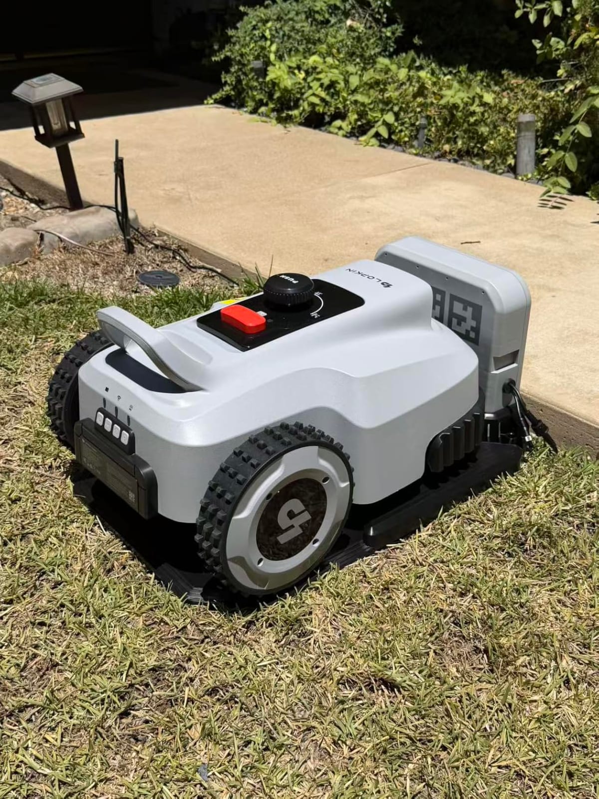 L2500-NEO Robot Lawn Mower for 0.9 Acres, NetRTK + AI Vision Lawnmower Robot, Wi-Fi HaLow Connectivity, No Boundary Wire, AI Obstacle Avoidance, App Control, 60dB Quiet, Multi-Zone Management customer photo 2