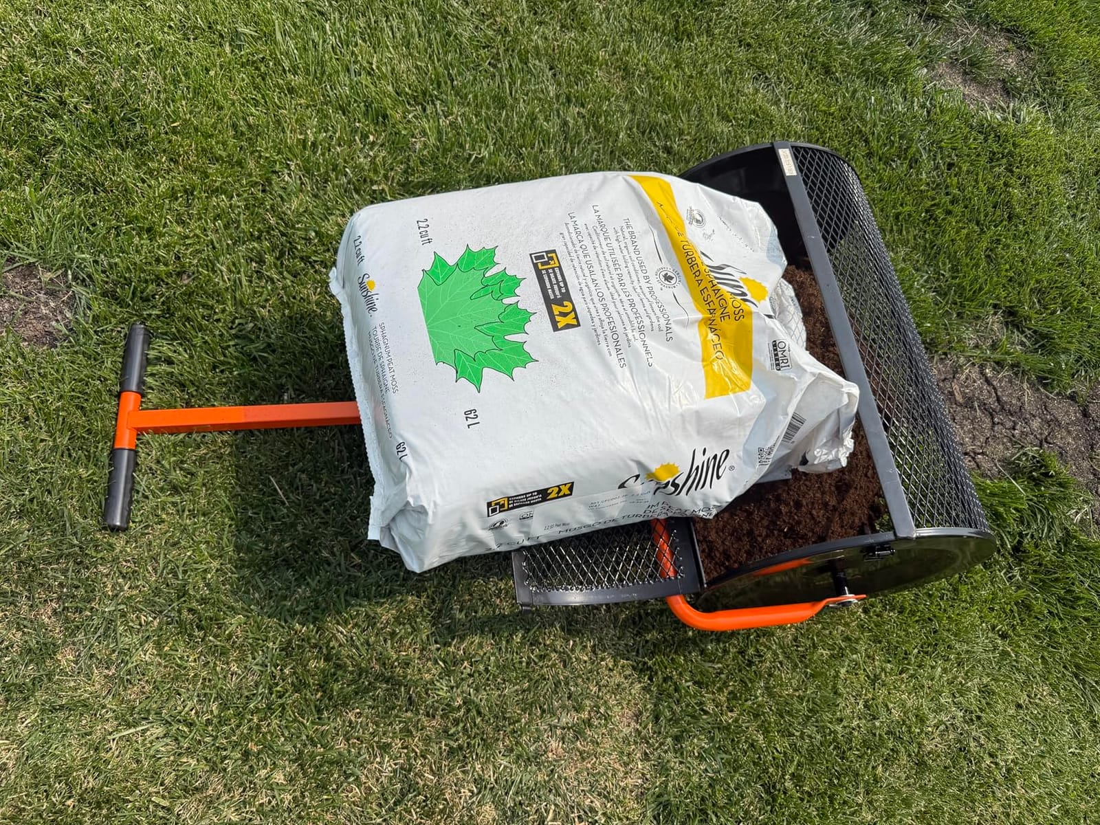 VEVOR Broadcast Spreader 50 lbs Capacity Drop Spreader with Hopper Grate | for Lawn & Garden Care, 18 in Spreading Width & 30 Adjustable Settings, 10 in All Terrain Tires for Seed, Fertilizer, Black customer photo 1