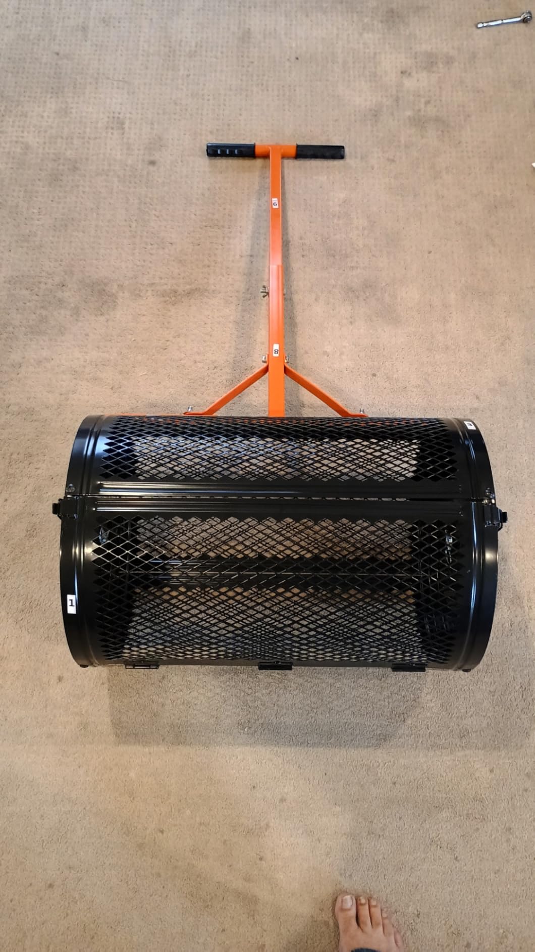 VEVOR Walk Behind Spreader 60 lbs Capacity Push Broadcast Spreader Black | for Lawn & Garden, 0-9.8 ft Spreading Width & 18 Adjustable Settings, 8 in All Terrain Pneumatic Tires for Seed, Fertilizer customer photo 1