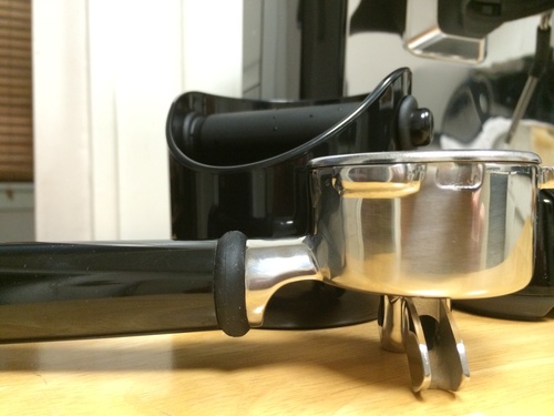 Dreamfarm Grindenstèin Sturdy, Compact, Modern Space-Saving Espresso Coffee Grind Knock Box - Silver customer photo 1