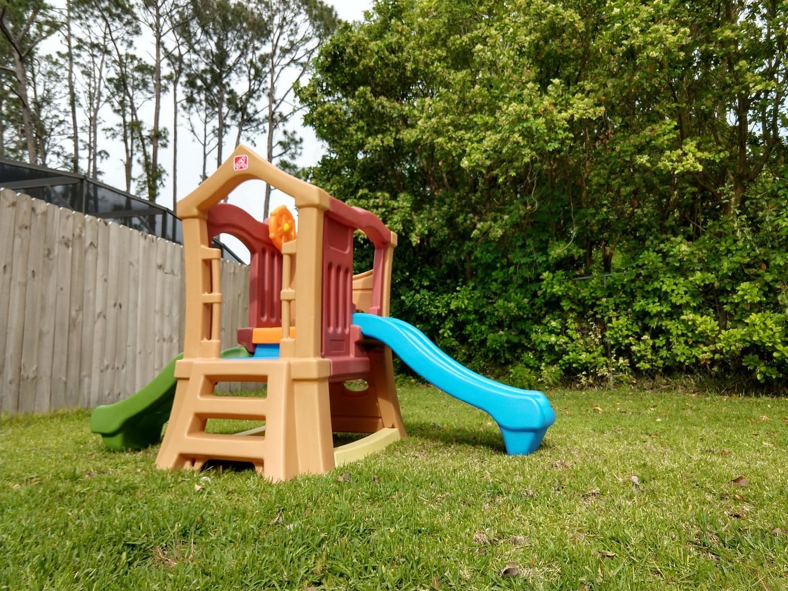 Step2 Play Up Double Slide Climber, Kids Outdoor Playset, Backyard Playground Set, 2 Slides, Elevated Playhouse, Outside Jungle Gym, For Toddlers 2-6 Years Old customer photo 2