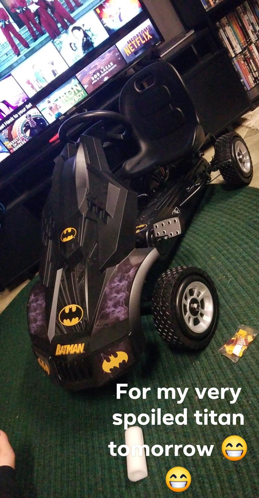 hauck Batmobile Pedal Go Kart, Superhero Ride-On Car for Kids, Black customer photo 2
