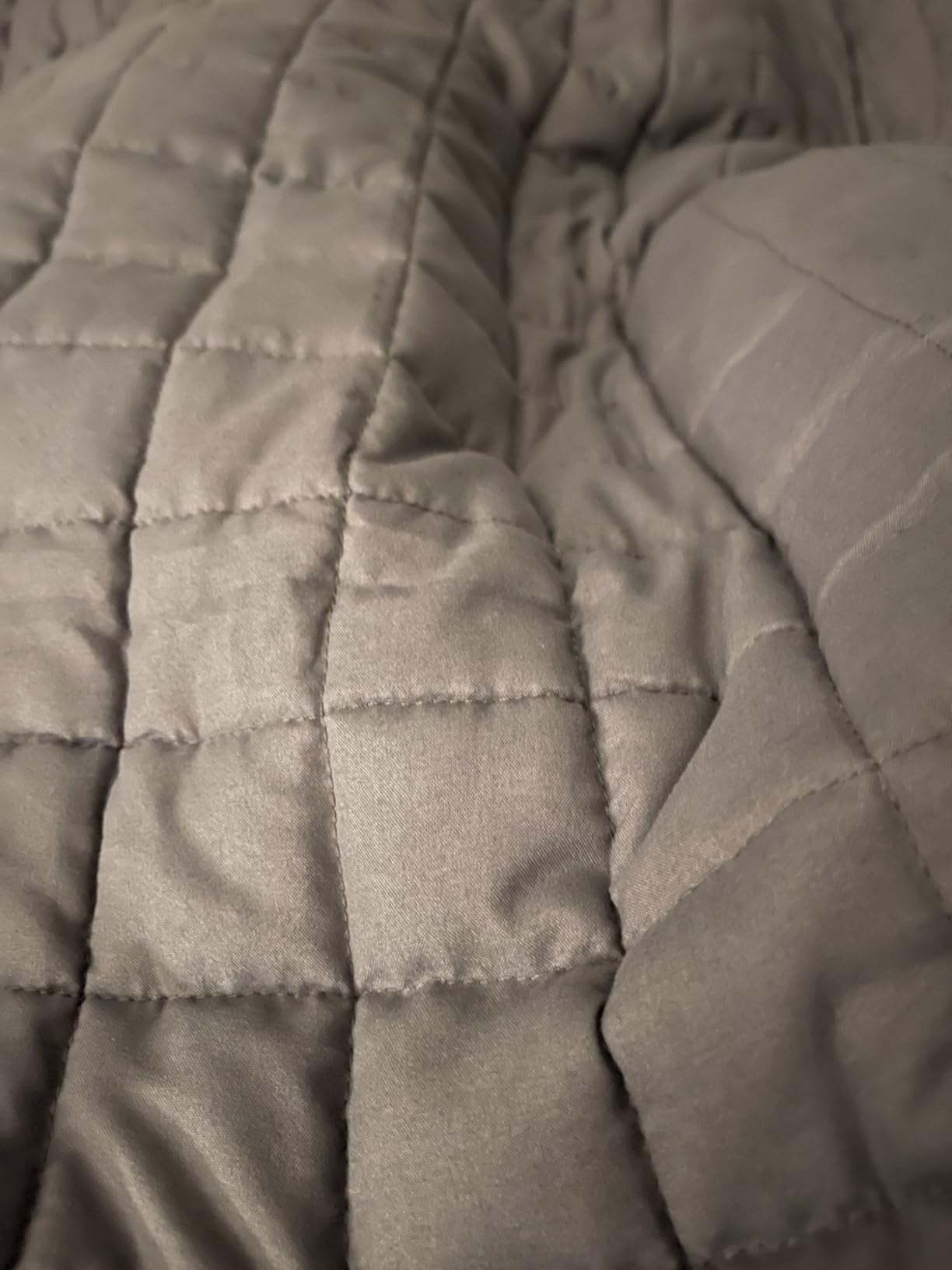 YnM 15lbs Weighted Blanket for Adults, Breathable Heavy Bed Throw Blanket with Cooling Glass Beads for All Season Use, Ideal for One Person of 140lbs (60x80 Inches, Queen Bed, Dark Grey) customer photo 1