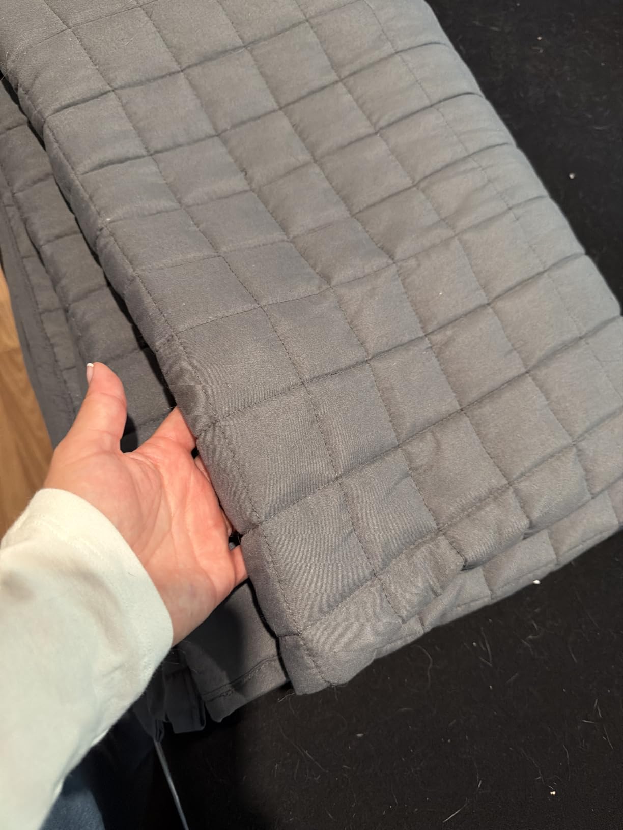 YnM 15lbs Weighted Blanket for Adults, Breathable Heavy Bed Throw Blanket with Cooling Glass Beads for All Season Use, Ideal for One Person of 140lbs (60x80 Inches, Queen Bed, Dark Grey) customer photo 2