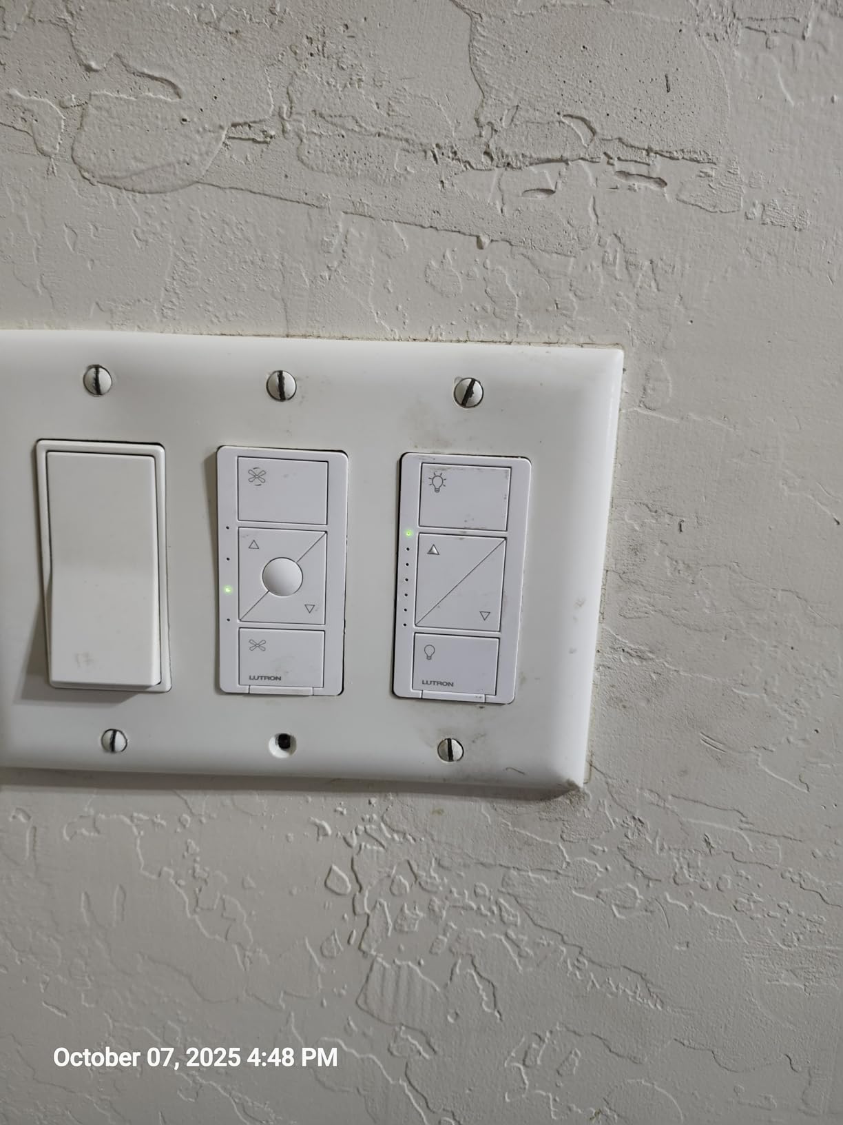 Lutron Caseta 3-Way Smart Dimmer Kit; LED Dimmer, Wireless Remote & Bracket customer photo 1