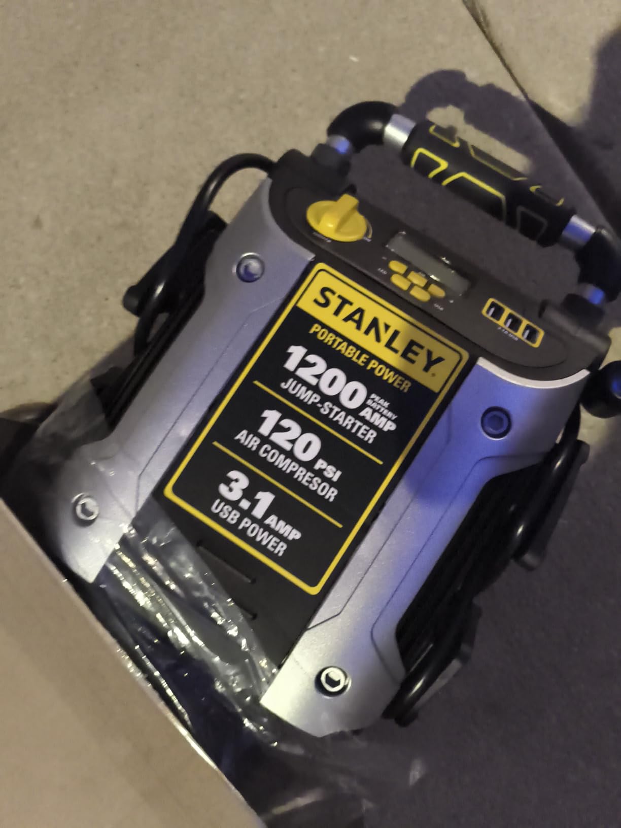 Stanley J5C09D 1200 Peak Amp Jump Starter with 120 PSI Inflator customer photo 1