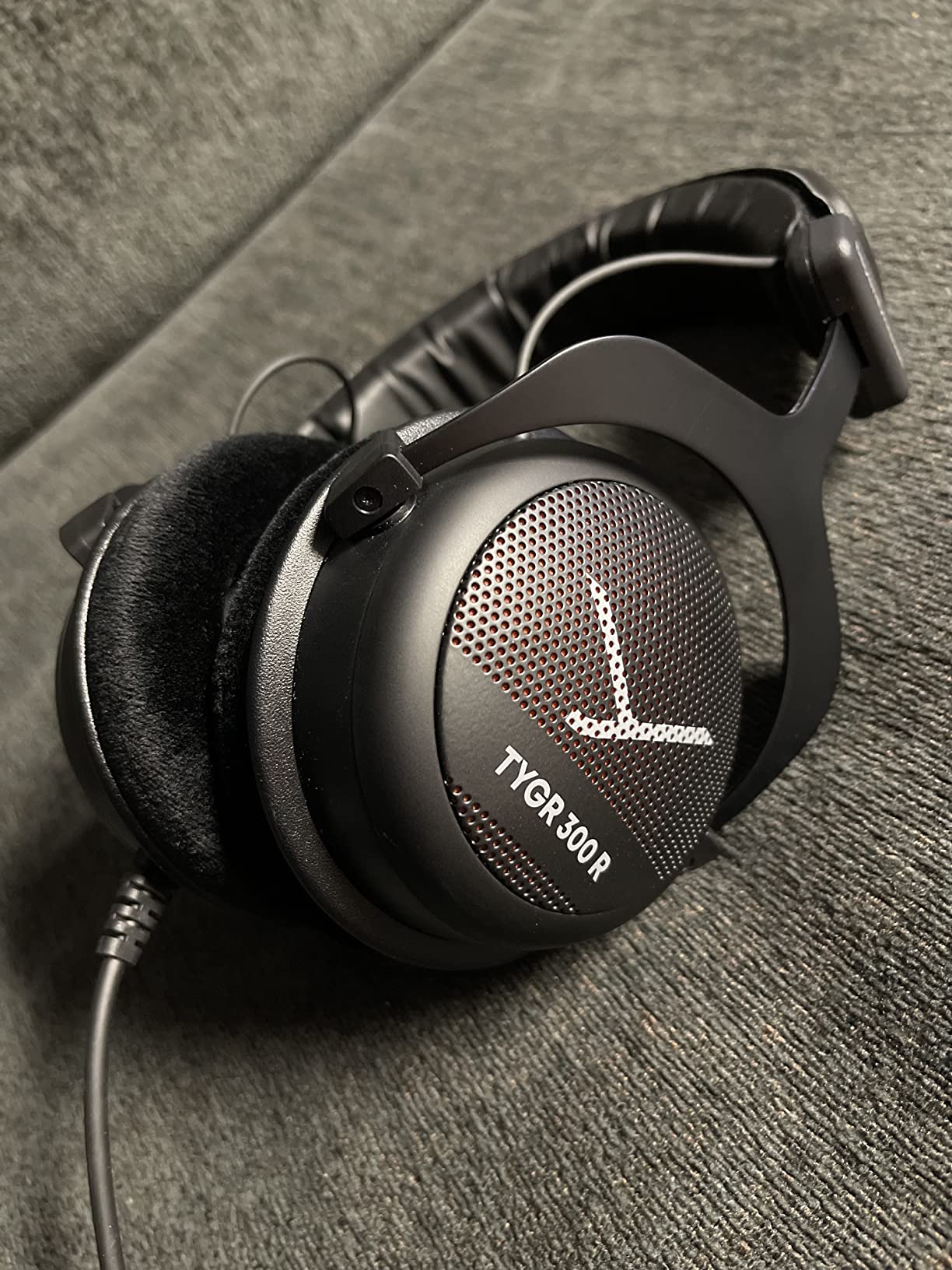 beyerdynamic TYGR 300 R Open-Back Wired Gaming Headphones, No Mic, Black customer photo 2