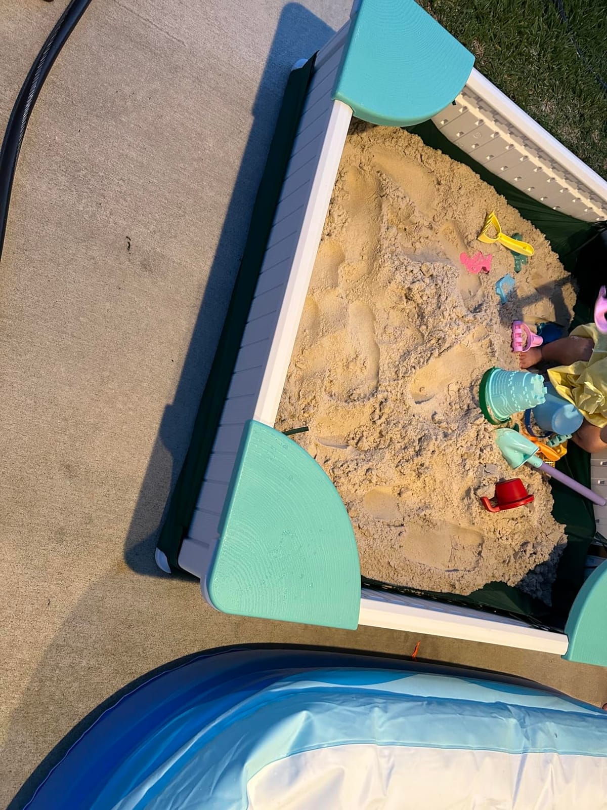 Costzon Kids Sandbox with Cover, 4ft x 4ft HDPE Sandpit with Oxford Cover, Bottom Liner, 4 Corner Seats, Weather Resistant Outdoor Sand Pit for Backyard Lawn Garden Beach (Dark Brown) customer photo 2