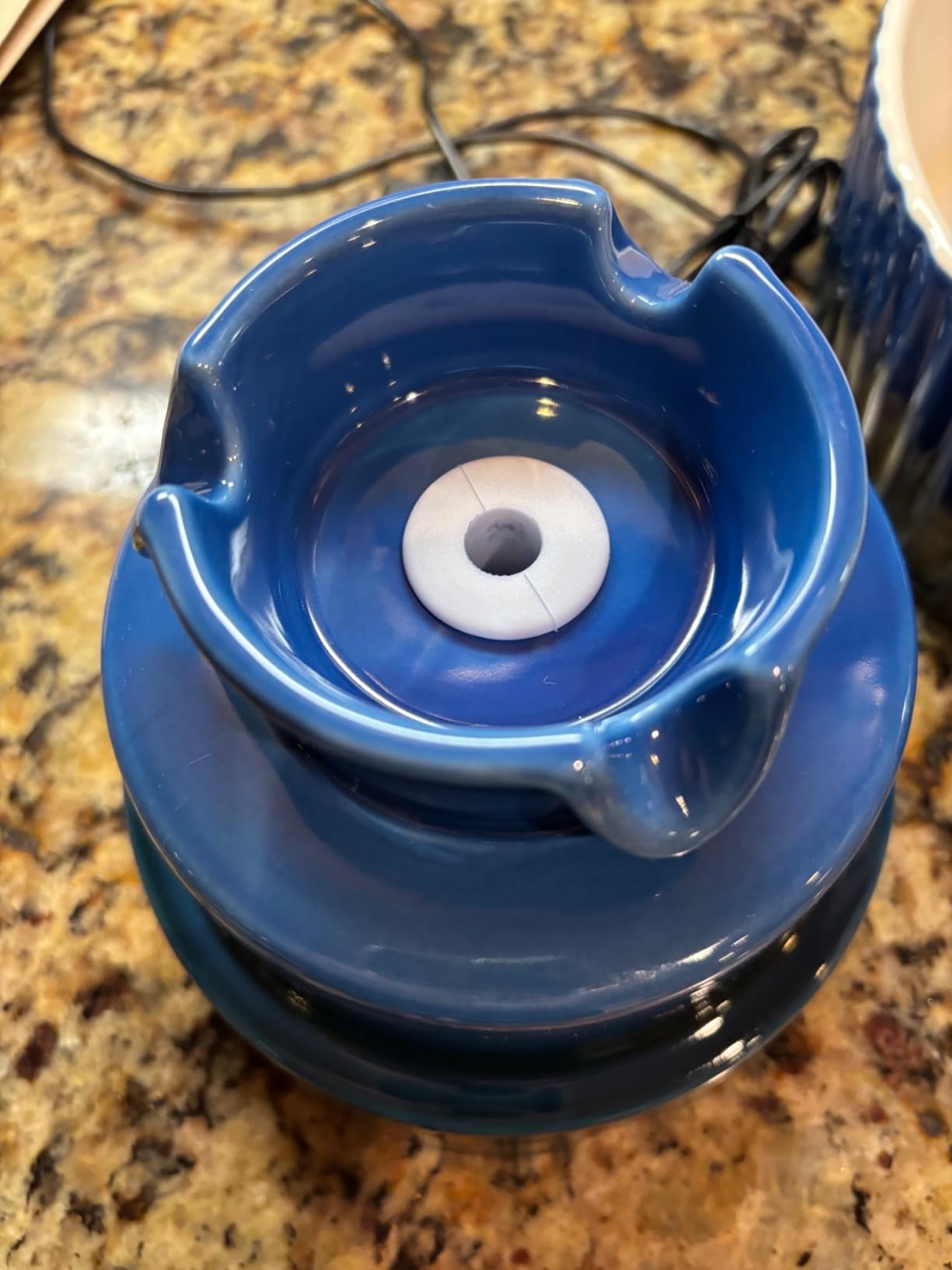 Lawfery Ceramic Cat Water Fountain, 2.1L/71oz Cupcake Pet Fountain customer photo 1