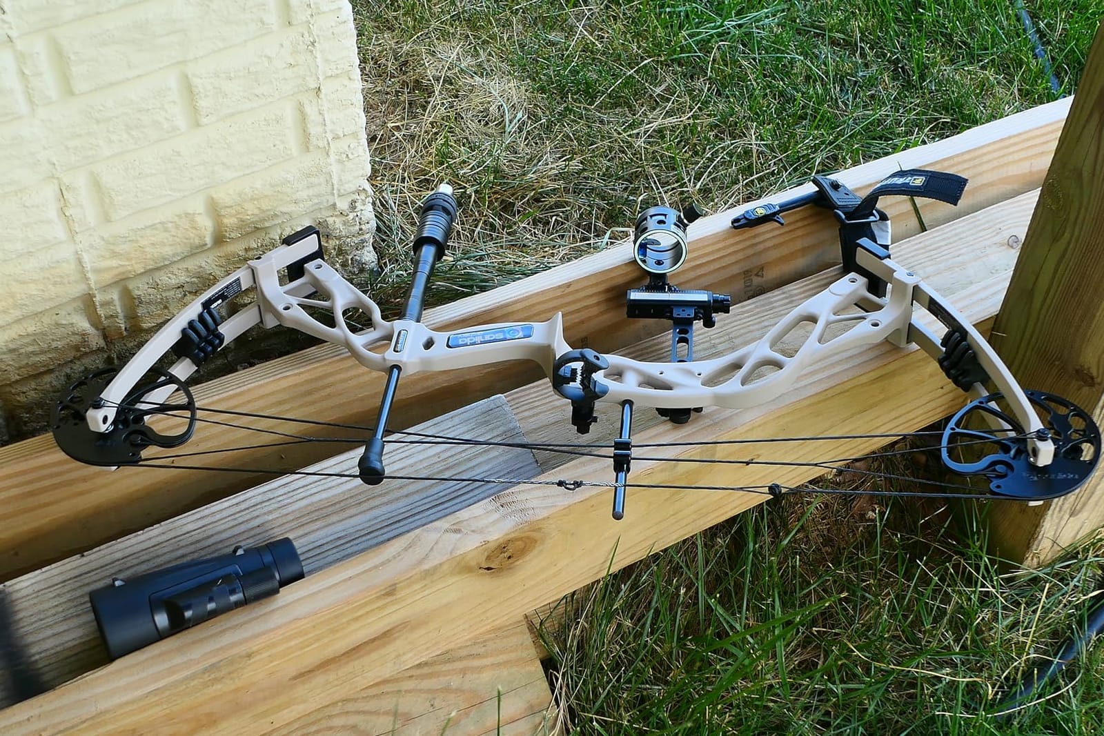 Sanlida Dragon X9 Ready to Hunt Compound Bow Kit for Adults, Archery Hunting Bow Package with 12 Carbon Arrows, Adjustable up to 70 lbs, No Bow Press Needed, Right Hand Only customer photo 1