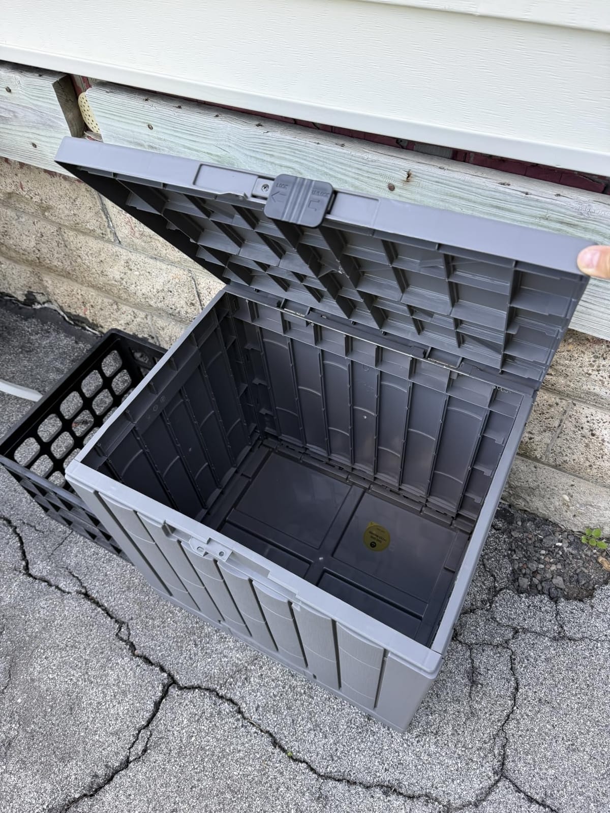 EAST OAK 31 Gallon Outdoor Storage Box, Waterproof Deck UV-Resistant Resin Bin for Patio Cushions, Garden Tools, Accessories & Package, Lockable Wind-Resistant Lid, Steel-Reinforced, Black customer photo 2