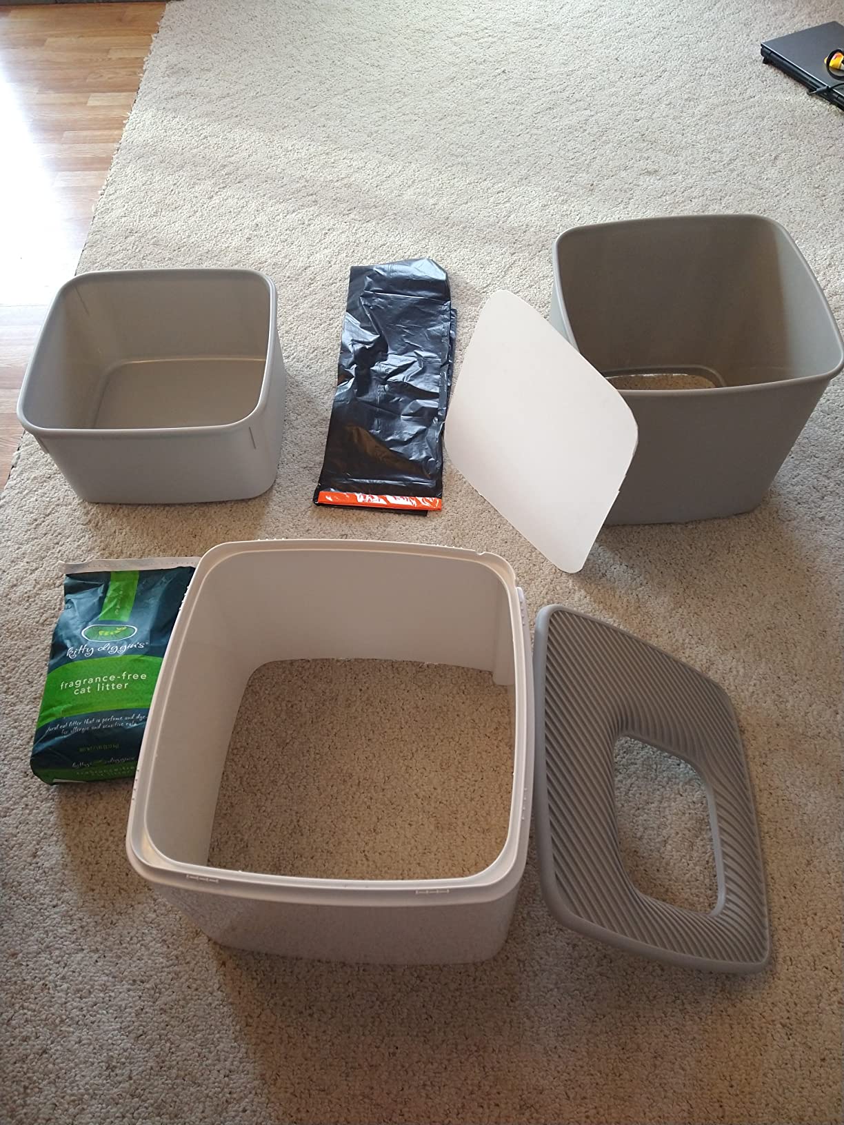 IRIS USA Cat Litter Box, Top Entry, Dog Proof, Covered, Scoop, Gray customer photo 2