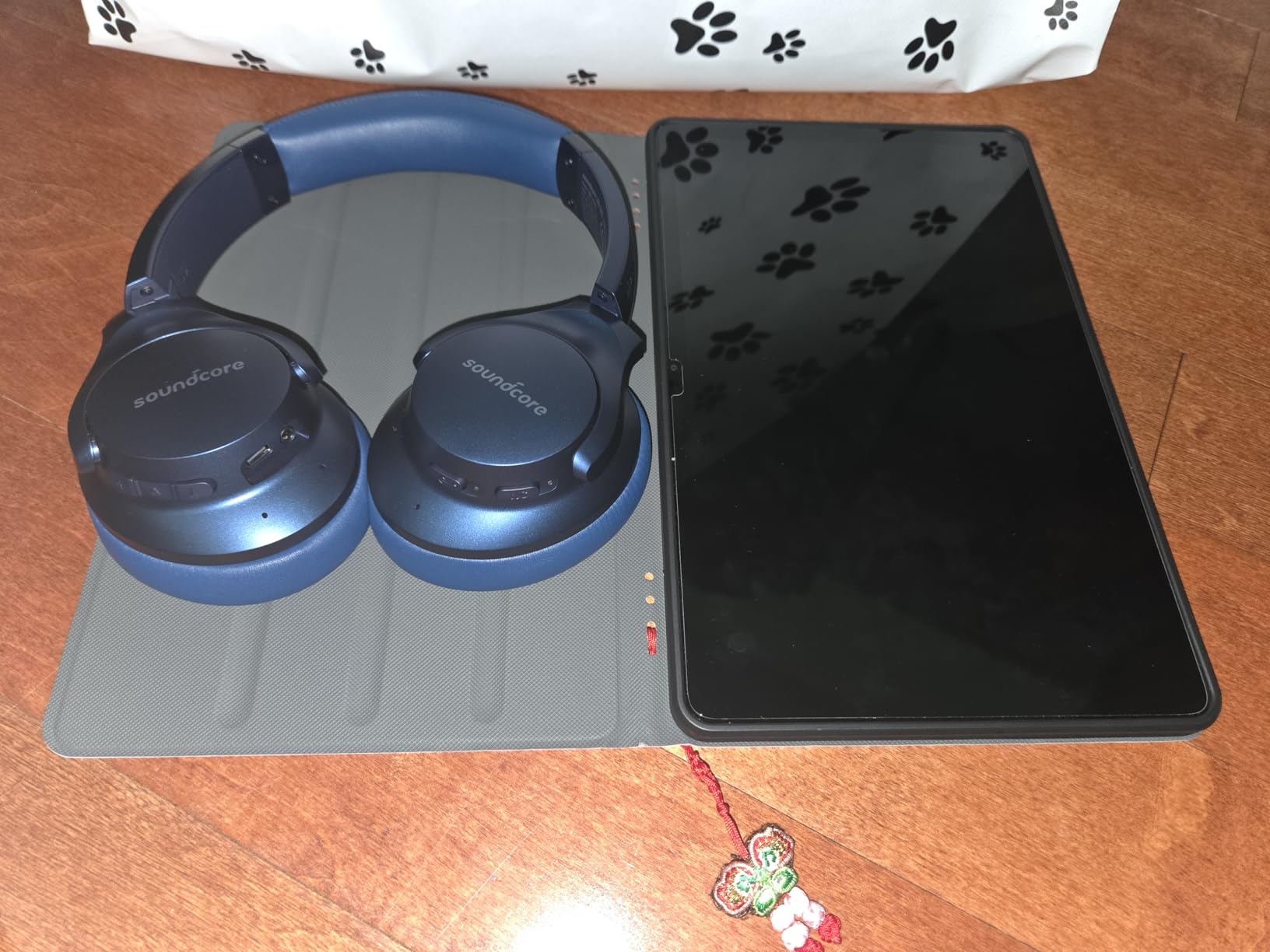 Soundcore Anker Life Q20 Hybrid Active Noise Cancelling Headphones, Wireless Over Ear Bluetooth Headphones, 60H Playtime, Hi-Res Audio, Deep Bass, Foam Ear Cups, Travel, Office, USB-C Charging customer photo 1