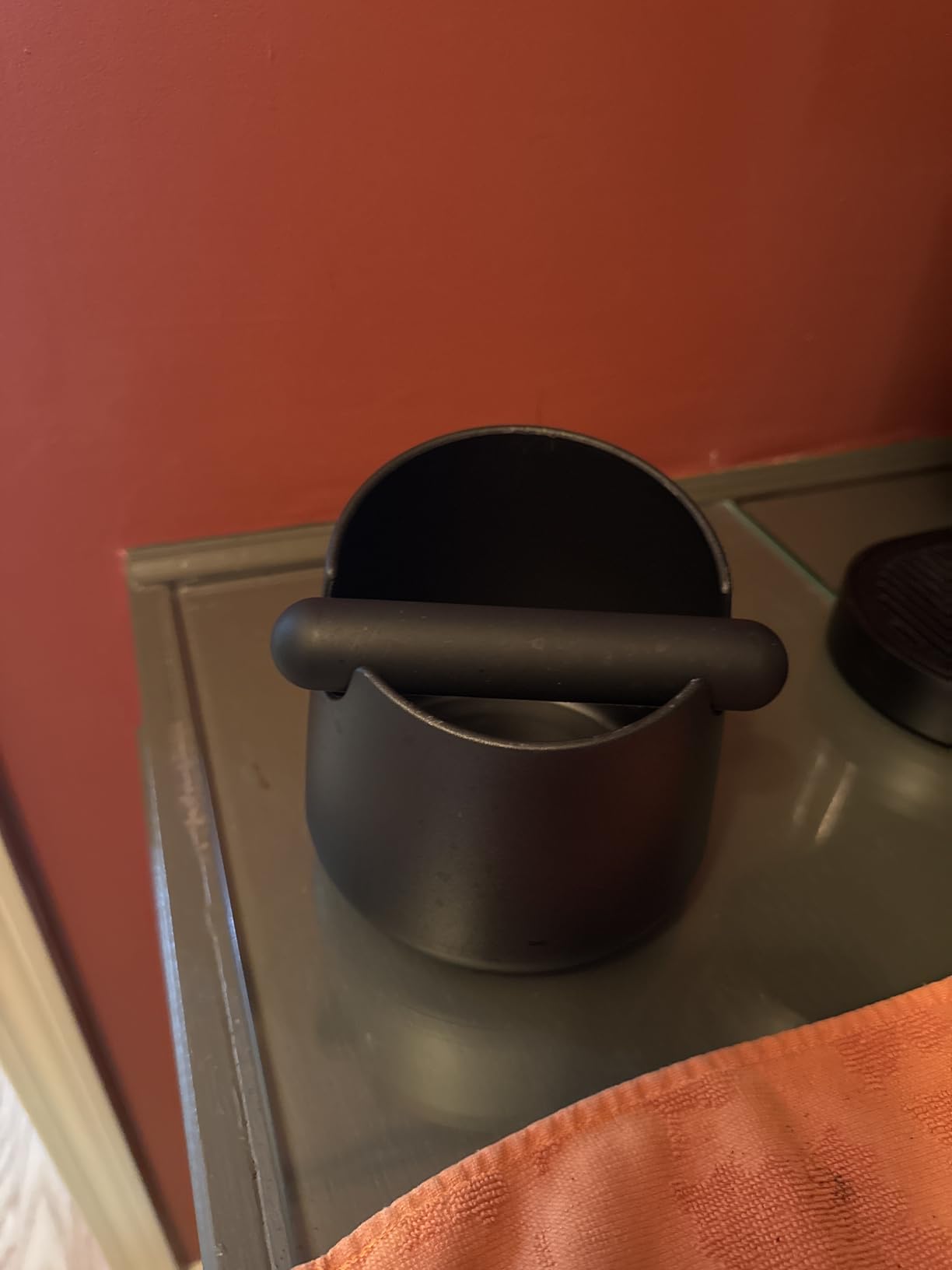 IAOSEN Knock Box Large Capacity Design Espresso Knock Box Shock-absorbent Knock Box Espresso with Removable Knock Bar and Non-Slip Base Espresso Accessories for Home/Office customer photo 1