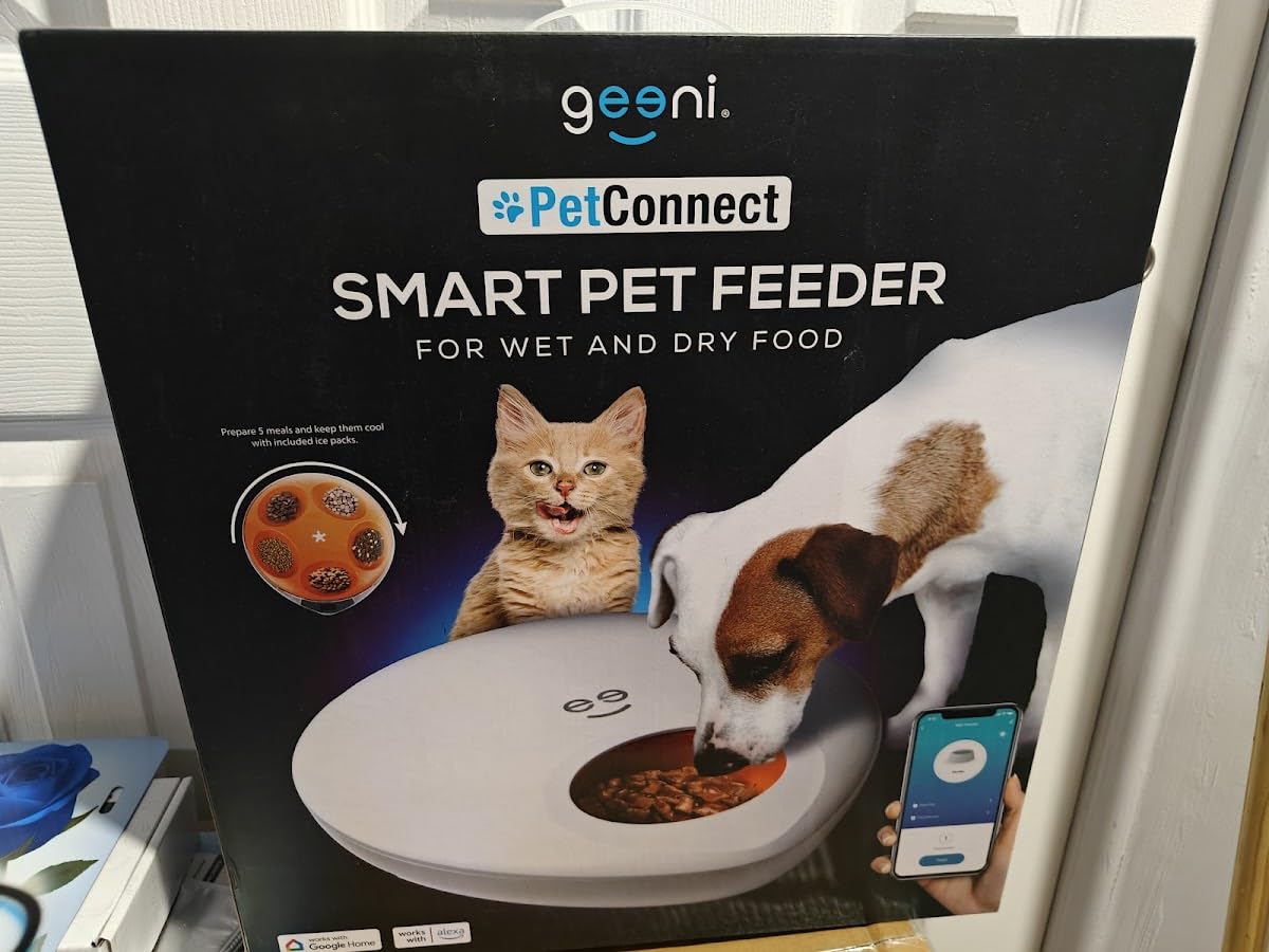 Geeni Smart Pet Feeder for Wet or Dry Food, 5-Meal with Ice Packs, White customer photo 2