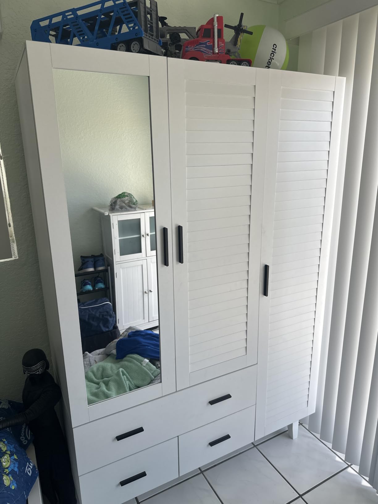 jiteentarou 4 Door Armoire Wardrobe Closet Cabinet with Drawers and LED Lights, Multi-Tier Shelves, Hanging Rod & 4 Louver Doors, Large Capacity Storage Wardrobe Armoire for Bedroom(4 Doors White) customer photo 1