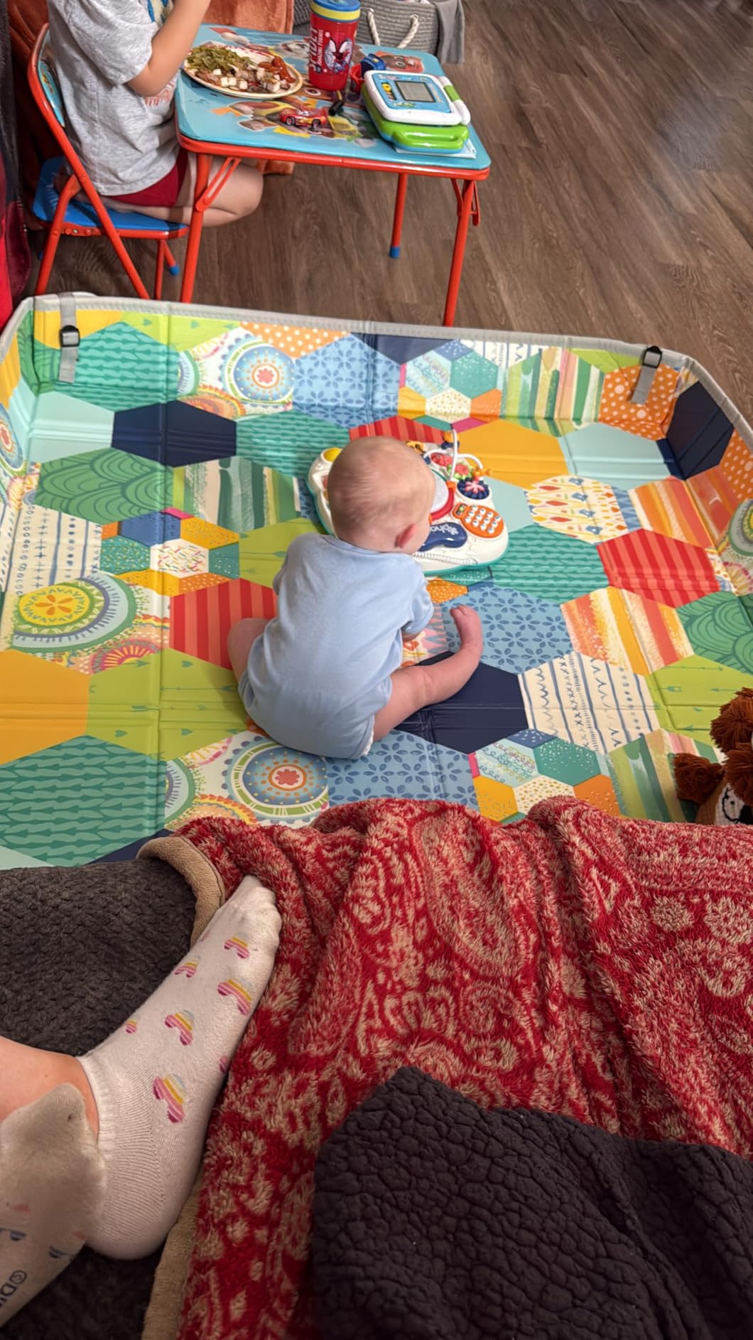 Infantino Foldable Foam Play Mat, Rainbows, Reversible Fold & Go, 57x57 In customer photo 2