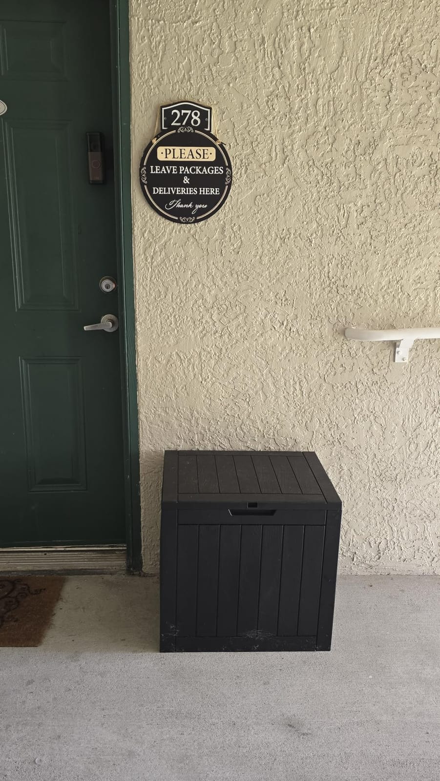 35 Gallon Outdoor Deck Box Lockable Waterproof Storage Black customer photo 2