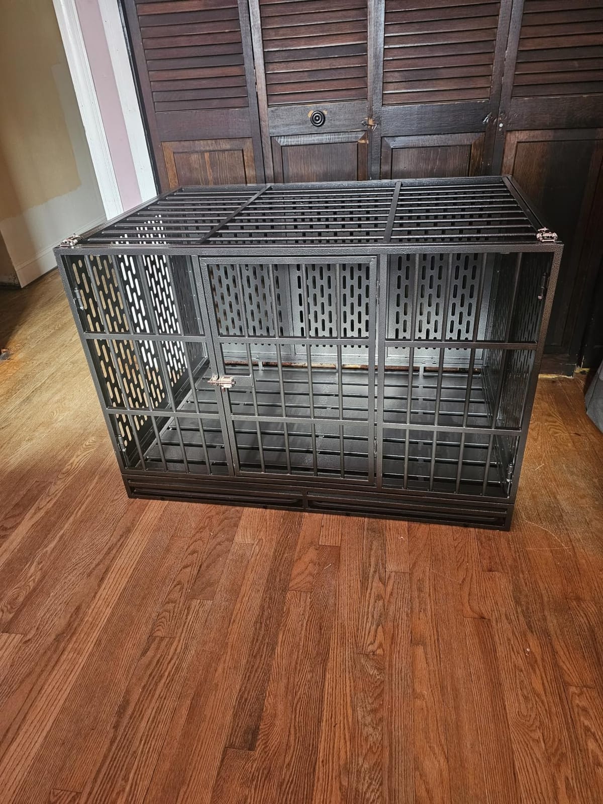 42 Inch Heavy Duty Dog Crate with Wheels,Indestructible Escape-Proof Dog Kennel with Locking Latch and Double Door,Extra Large XL XXL Crate Indoor for Large and Medium Dog with Removable Tray customer photo 2