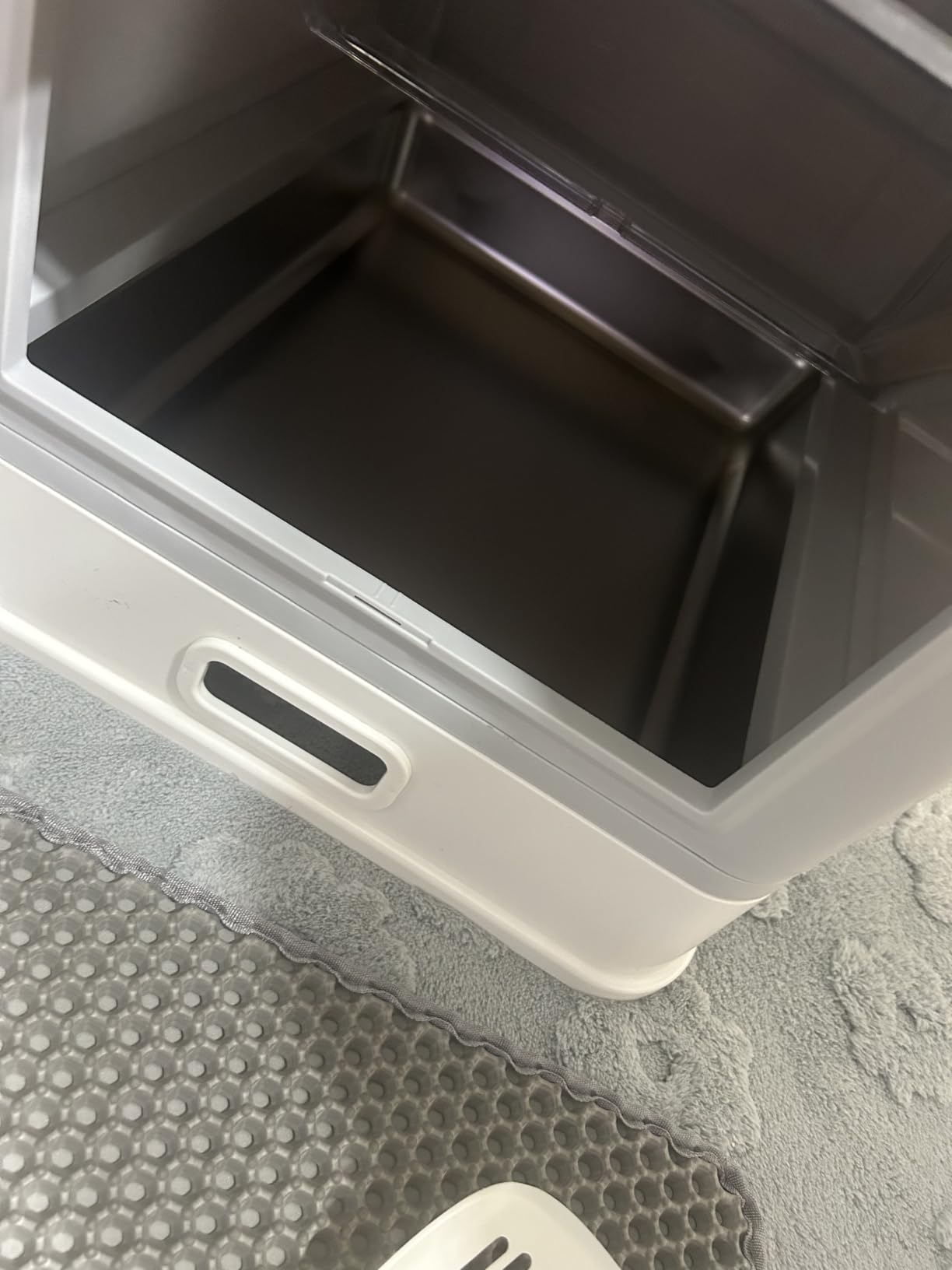 Marchul Enclosed Stainless Steel Cat Litter Box with Lid & Drawer Design for Indoor All Lifestyles Cats, Metal Covered Cat Litter Box, Baffles for Anti-Leakag, with Litter Scoop & Litter Mat customer photo 2
