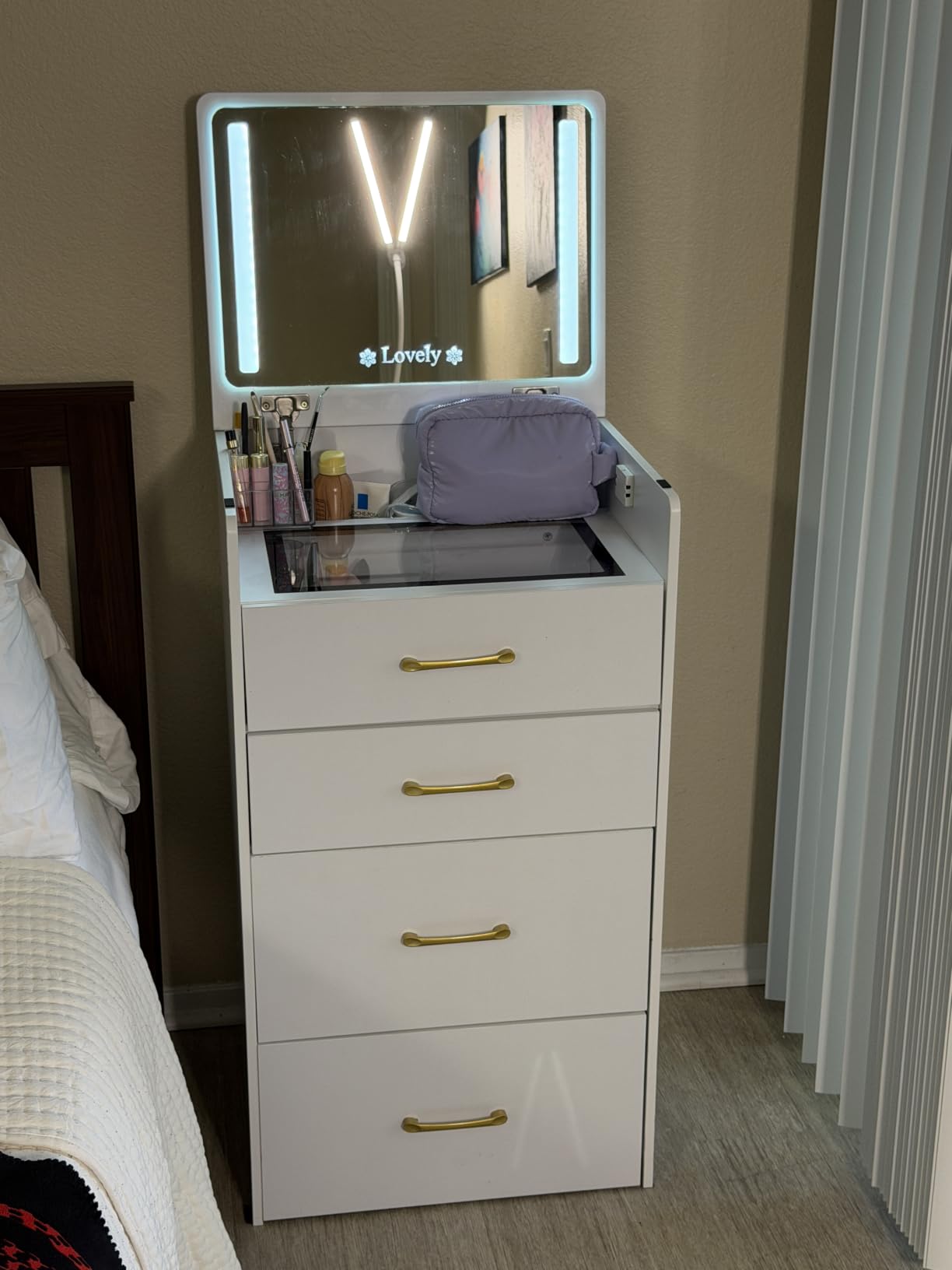 Lvifur 3 in 1 Vanity with Mirror and Sensor Lights,Charging Station,White customer photo 1