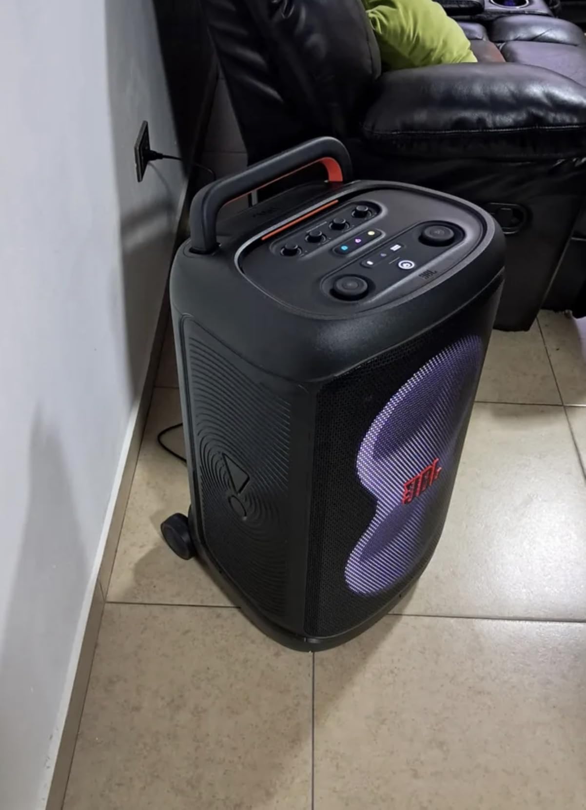 JBL PartyBox 520 Portable Party Speaker with AI Sound Boost - Black customer photo 1