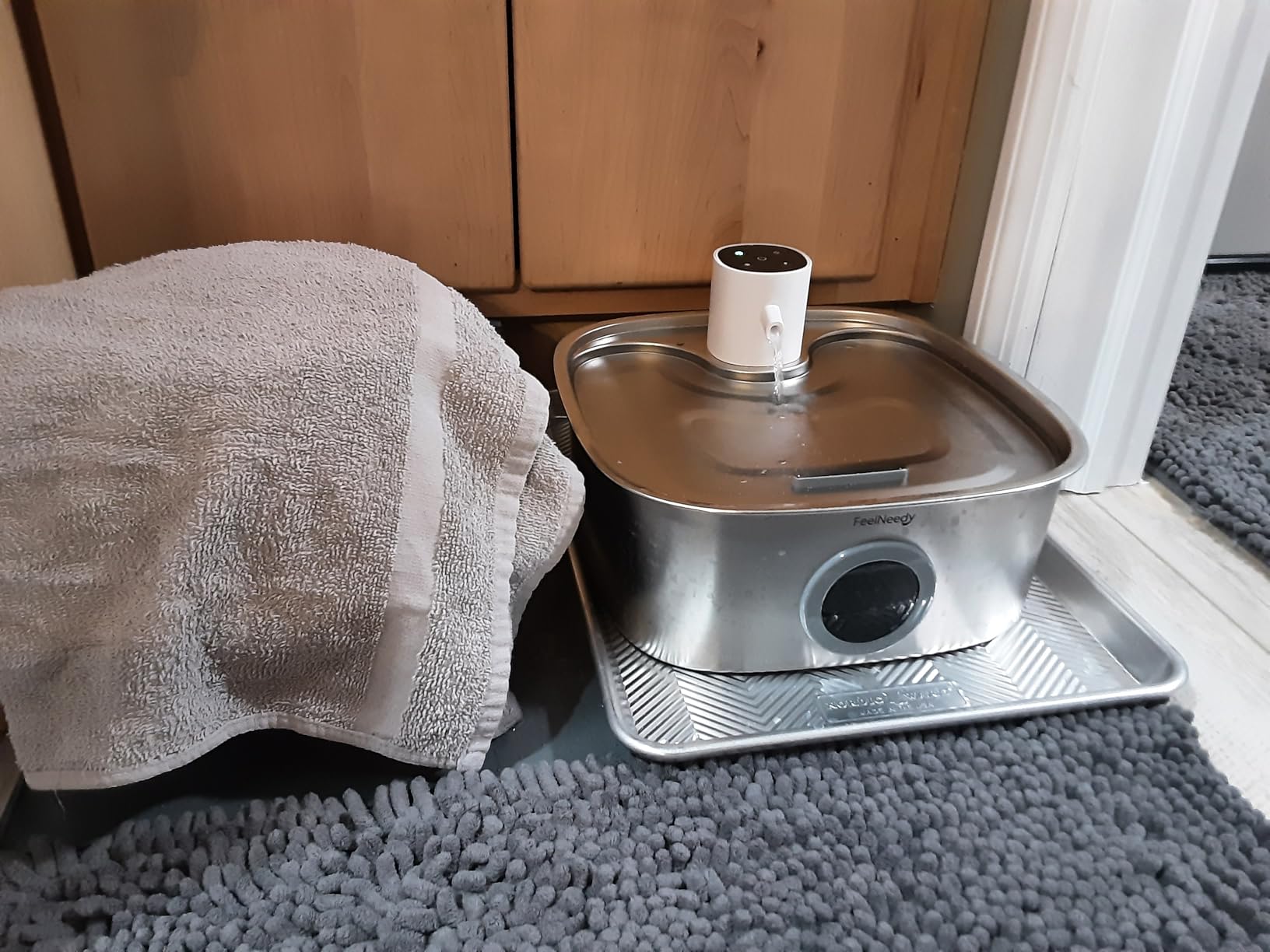 Cordless Wider Tray Dog Water Fountain, 5000mAh Battery Operated Dog Water Bowl Dispenser with 3 Motion Sensor, FEELNEEDY Stainless Steel Pet Water Fountain for Multi-Pets, Easy Setup & Clean, 8L customer photo 2