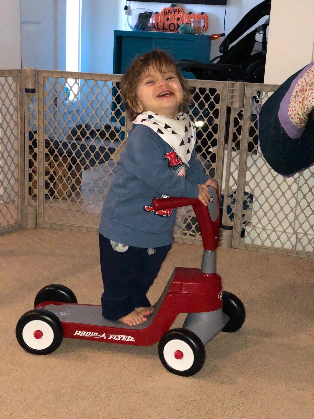 Radio Flyer Scoot 2 Scooter, Blue/Red/Pink, for Kids Ages 1-4, Ride On Toy or 4-Wheel Kids Scooter, Durable Wheels and Frame, Converts Easily with Flip Deck, Toddler Ride On Toys (Amazon Exclusive) customer photo 1