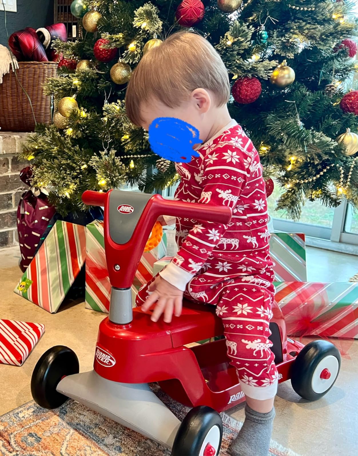 Radio Flyer Scoot 2 Scooter, Blue/Red/Pink, for Kids Ages 1-4, Ride On Toy or 4-Wheel Kids Scooter, Durable Wheels and Frame, Converts Easily with Flip Deck, Toddler Ride On Toys (Amazon Exclusive) customer photo 2